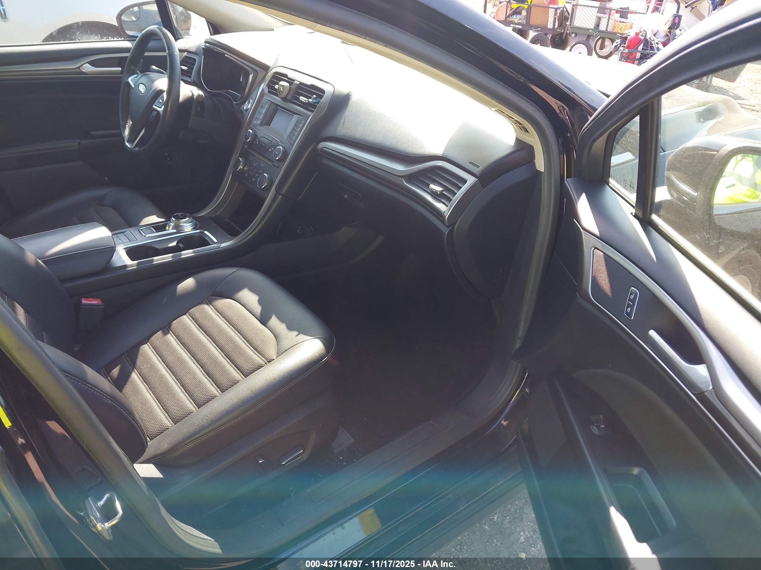 FORD FUSION image 5