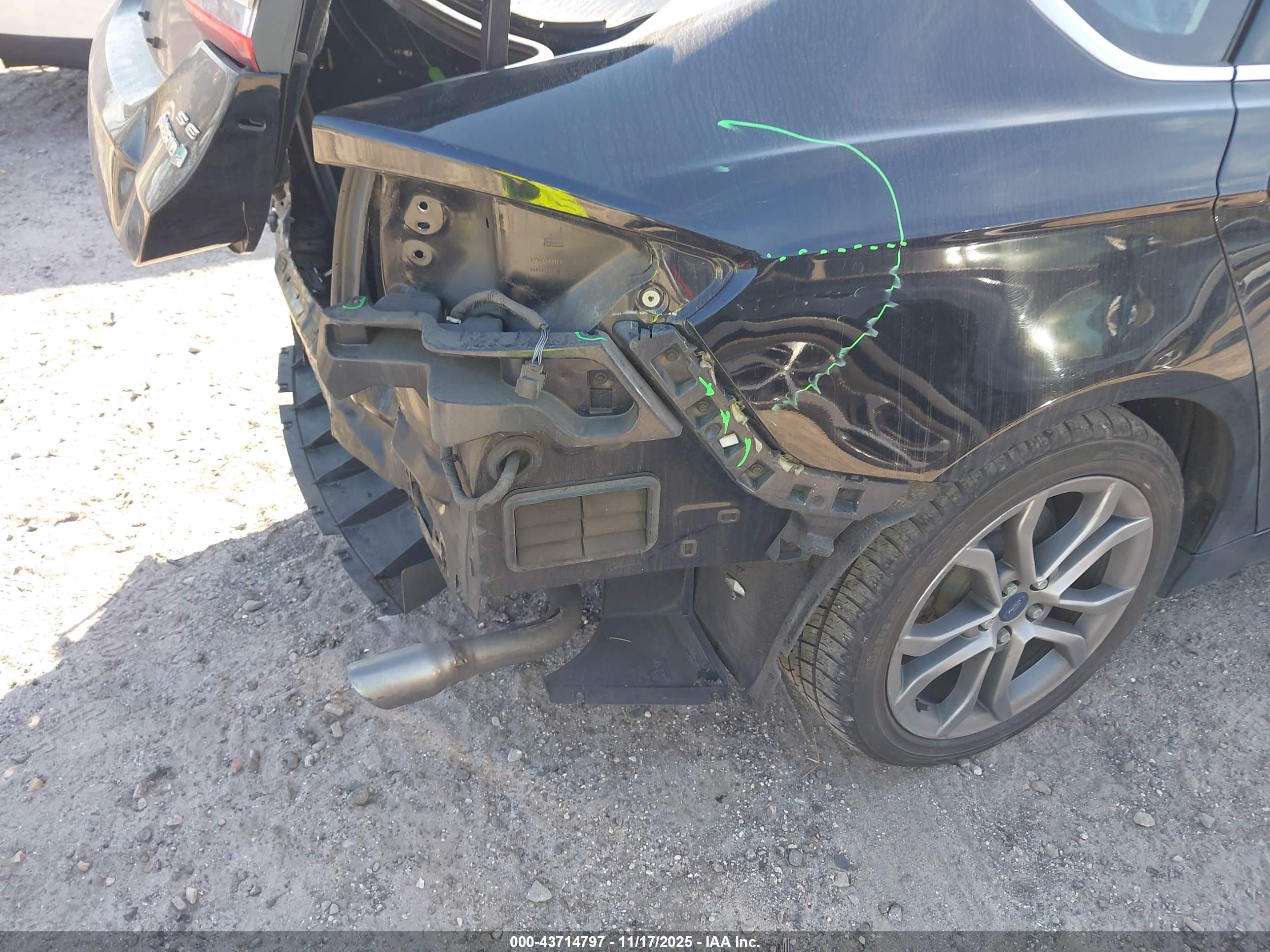 FORD FUSION image 6