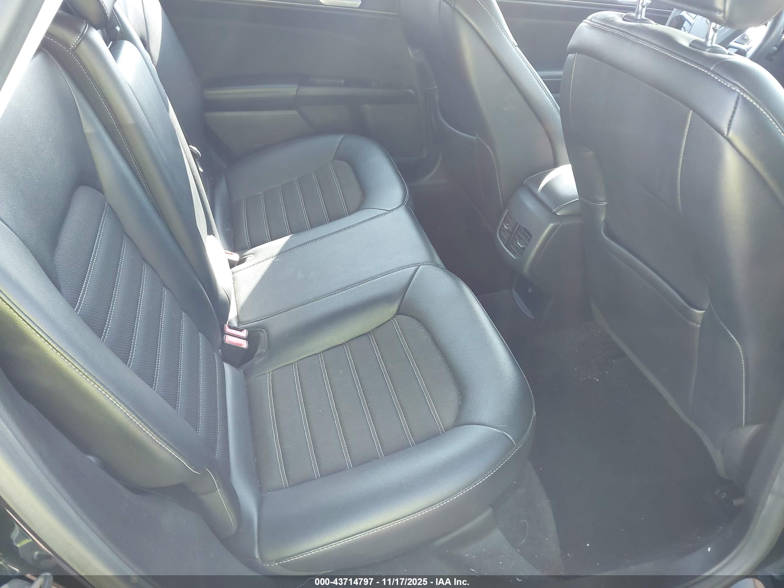 FORD FUSION image 8