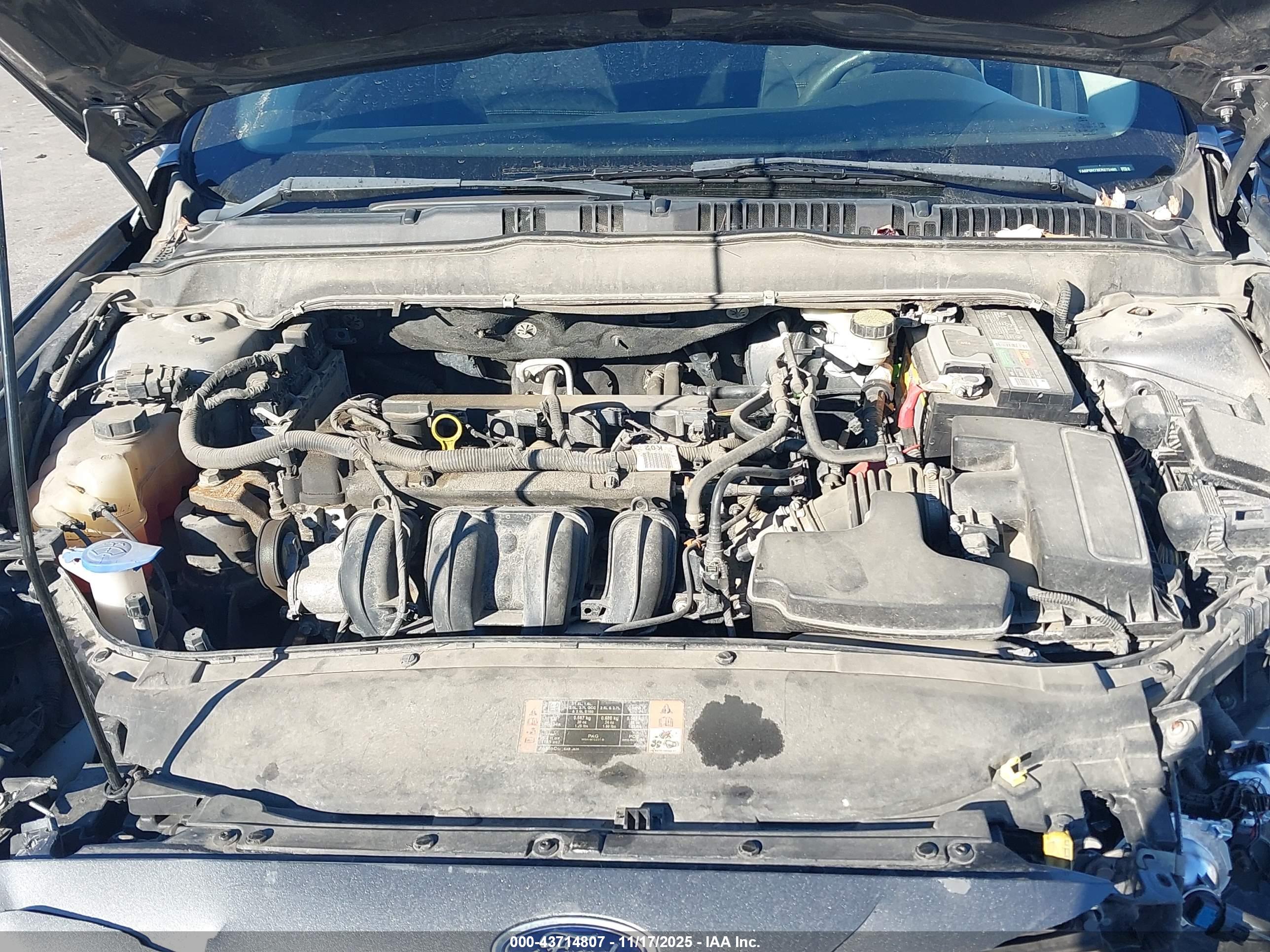 FORD FUSION image 10
