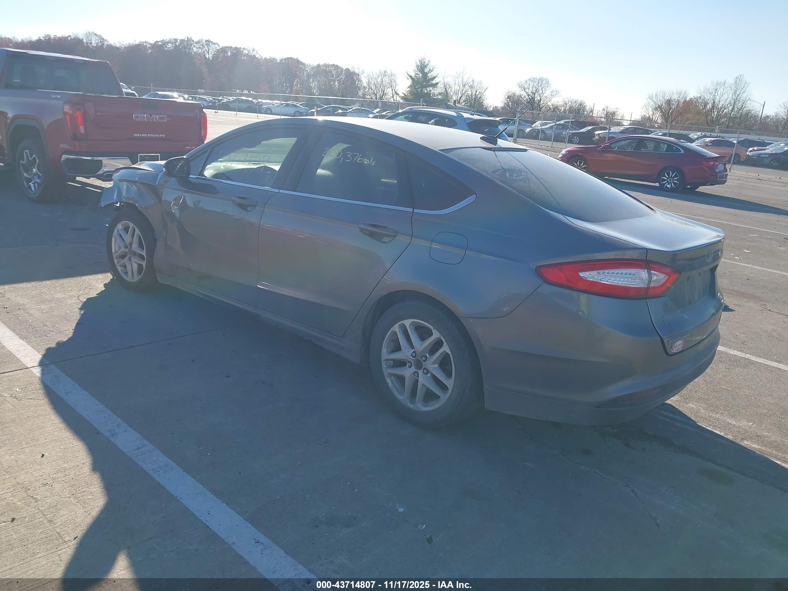 FORD FUSION image 3