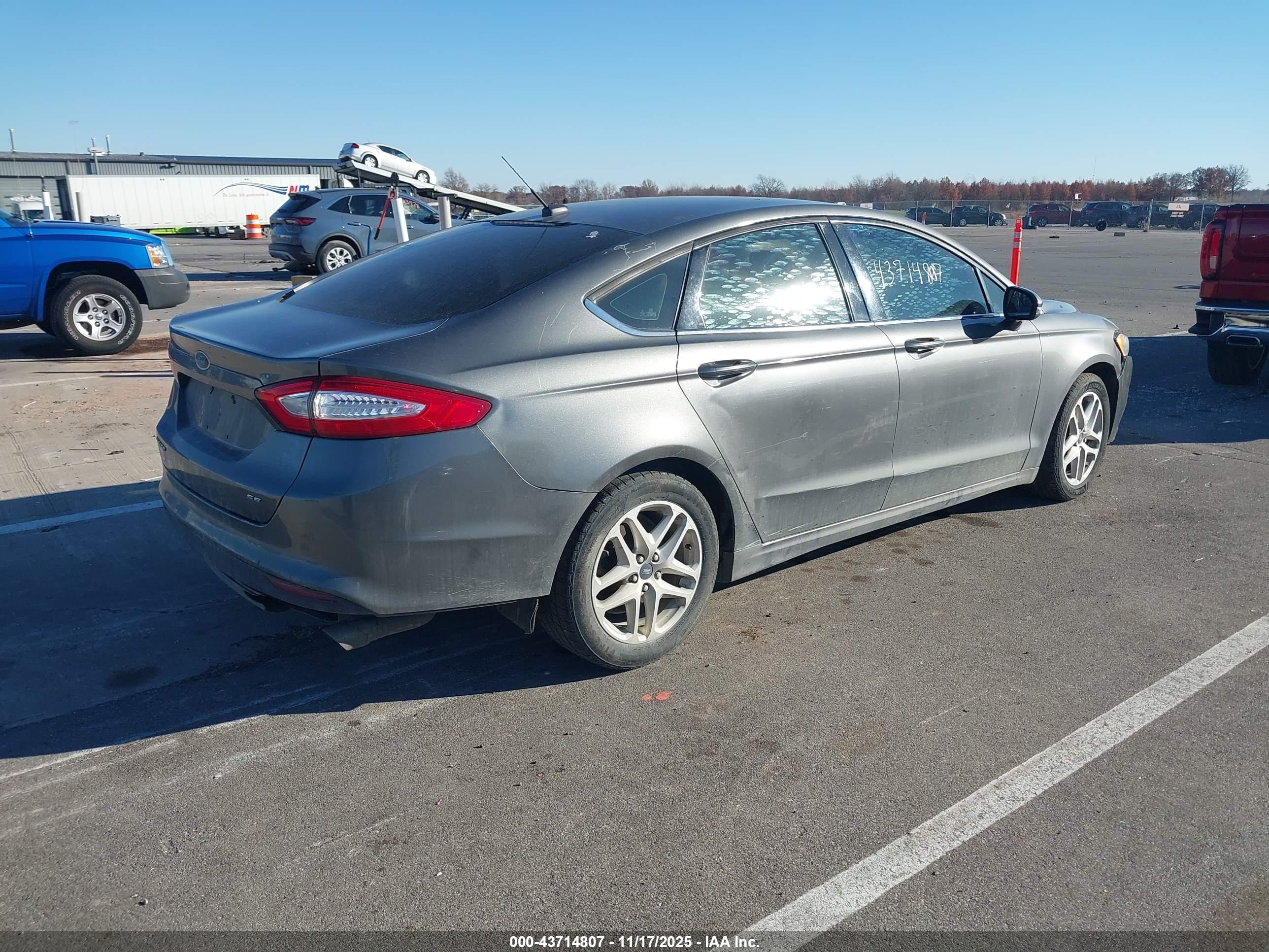 FORD FUSION image 4