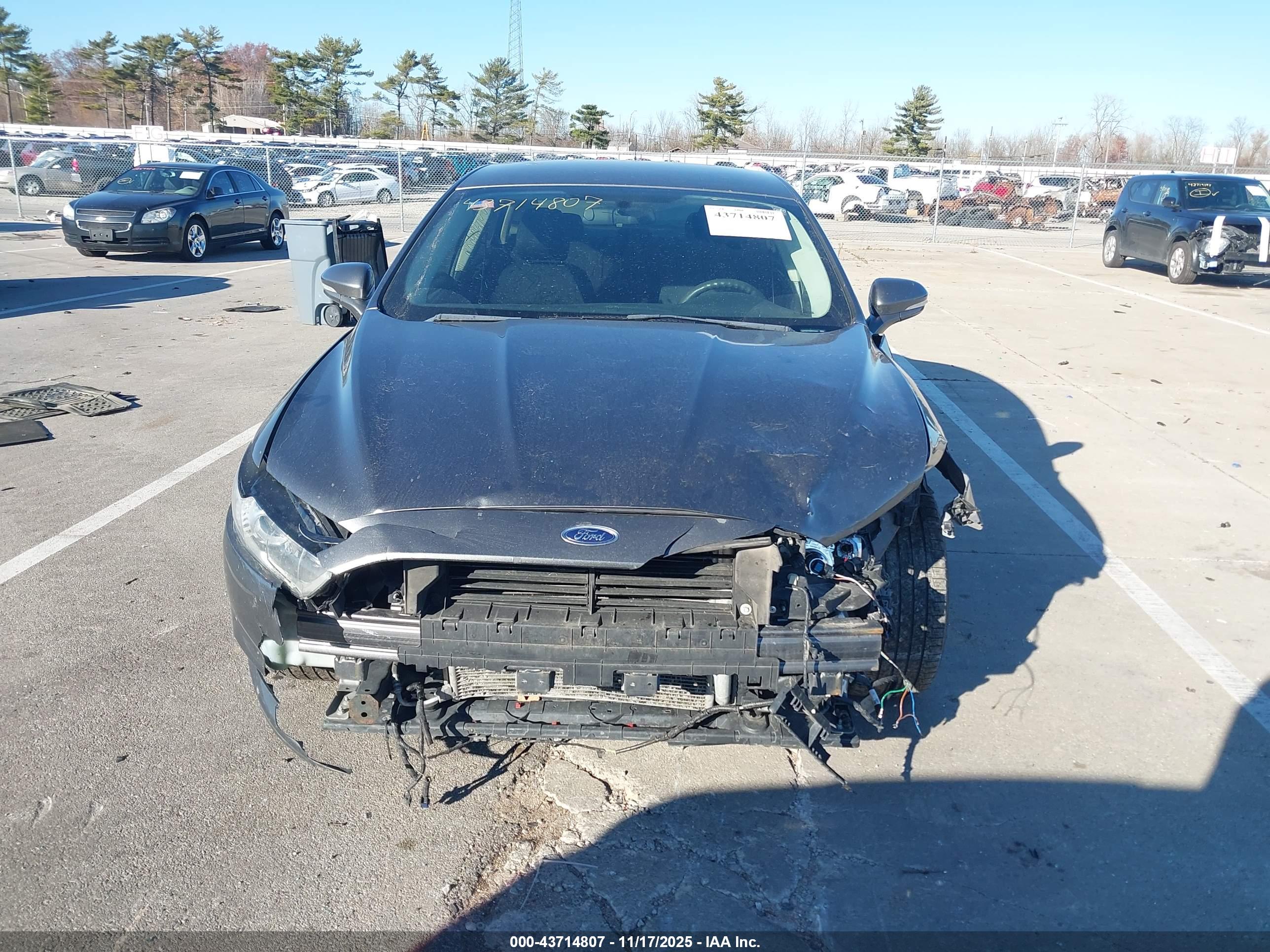 FORD FUSION image 6