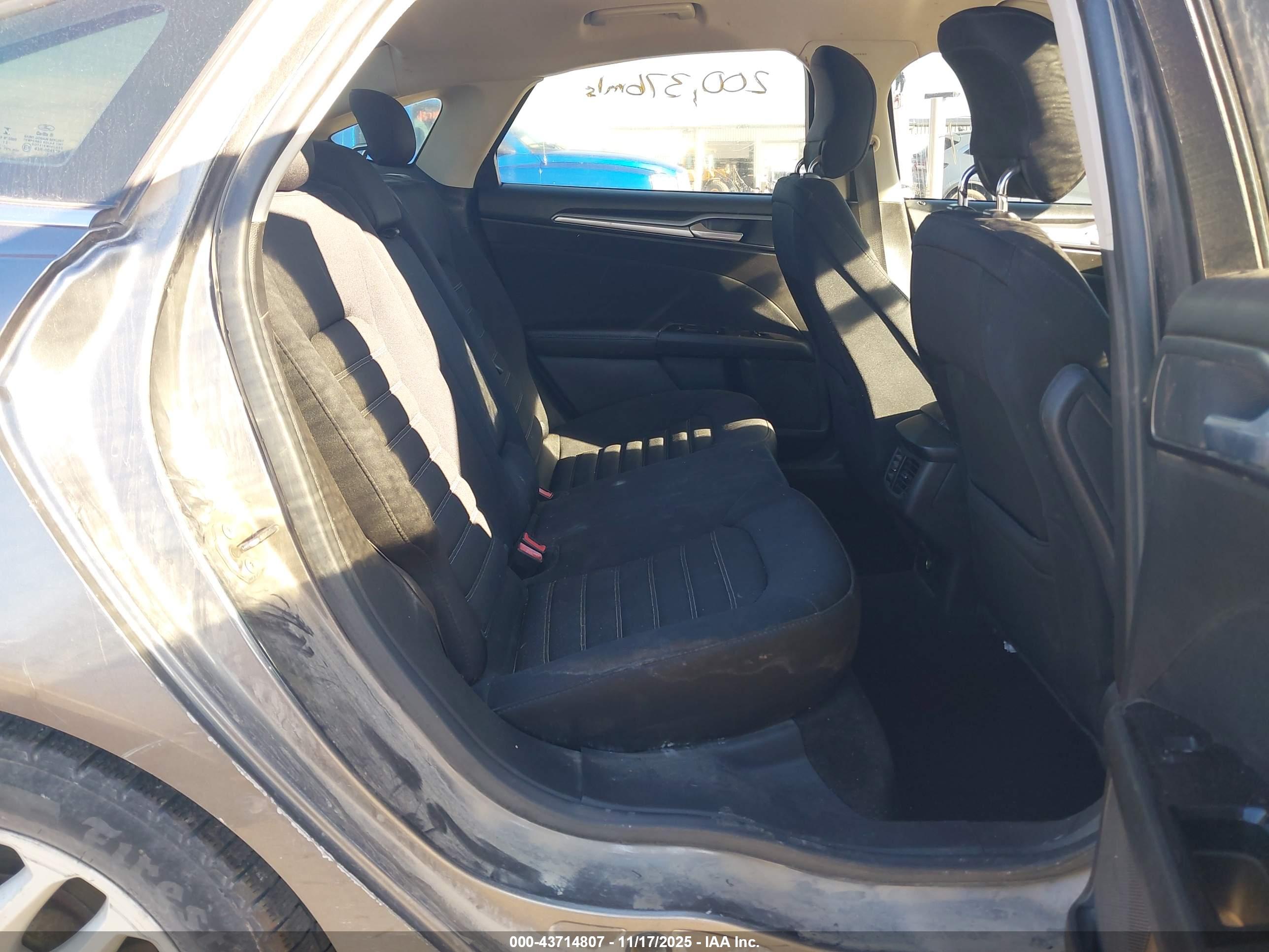 FORD FUSION image 8