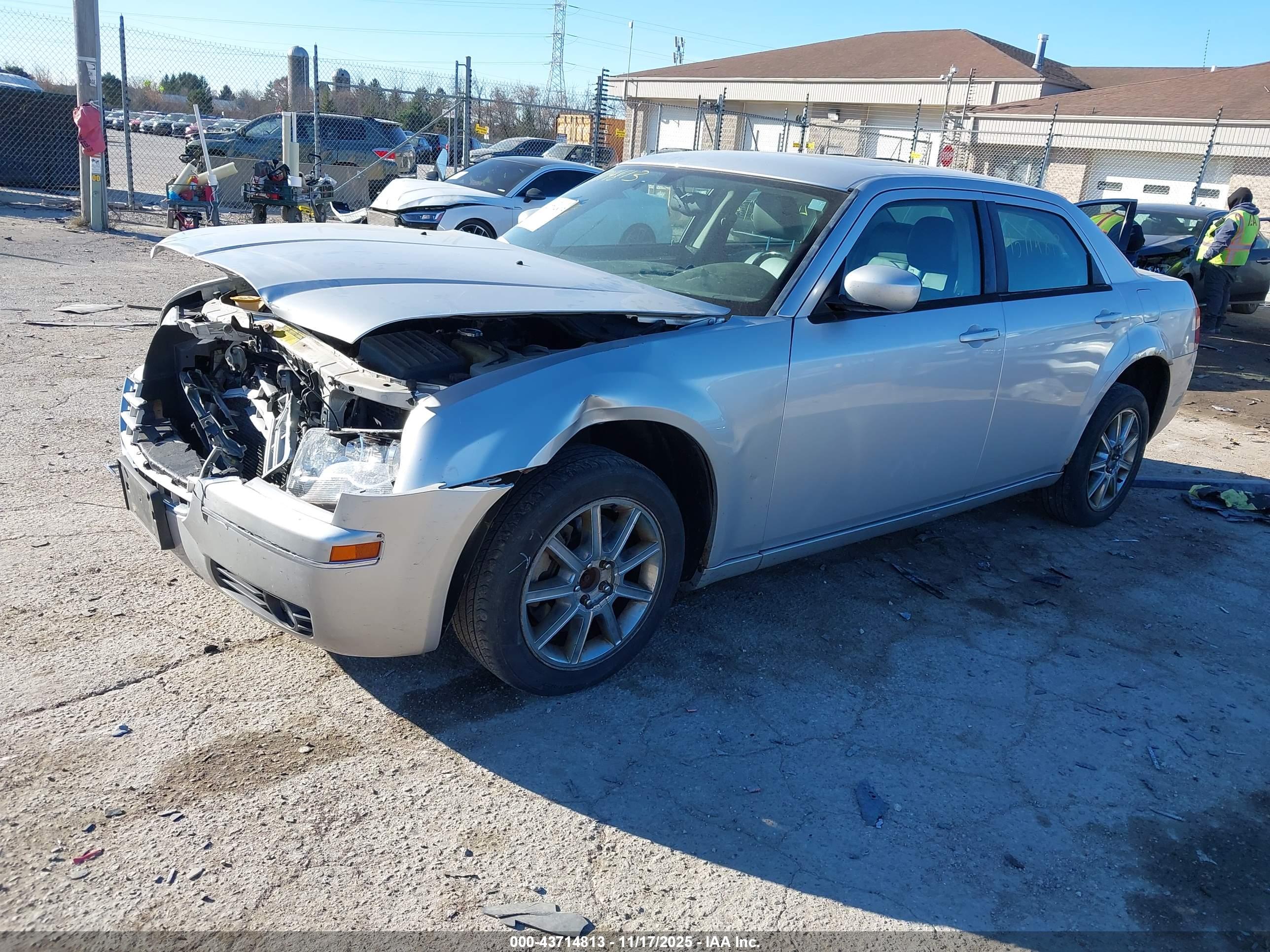 CHRYSLER 300 image 2