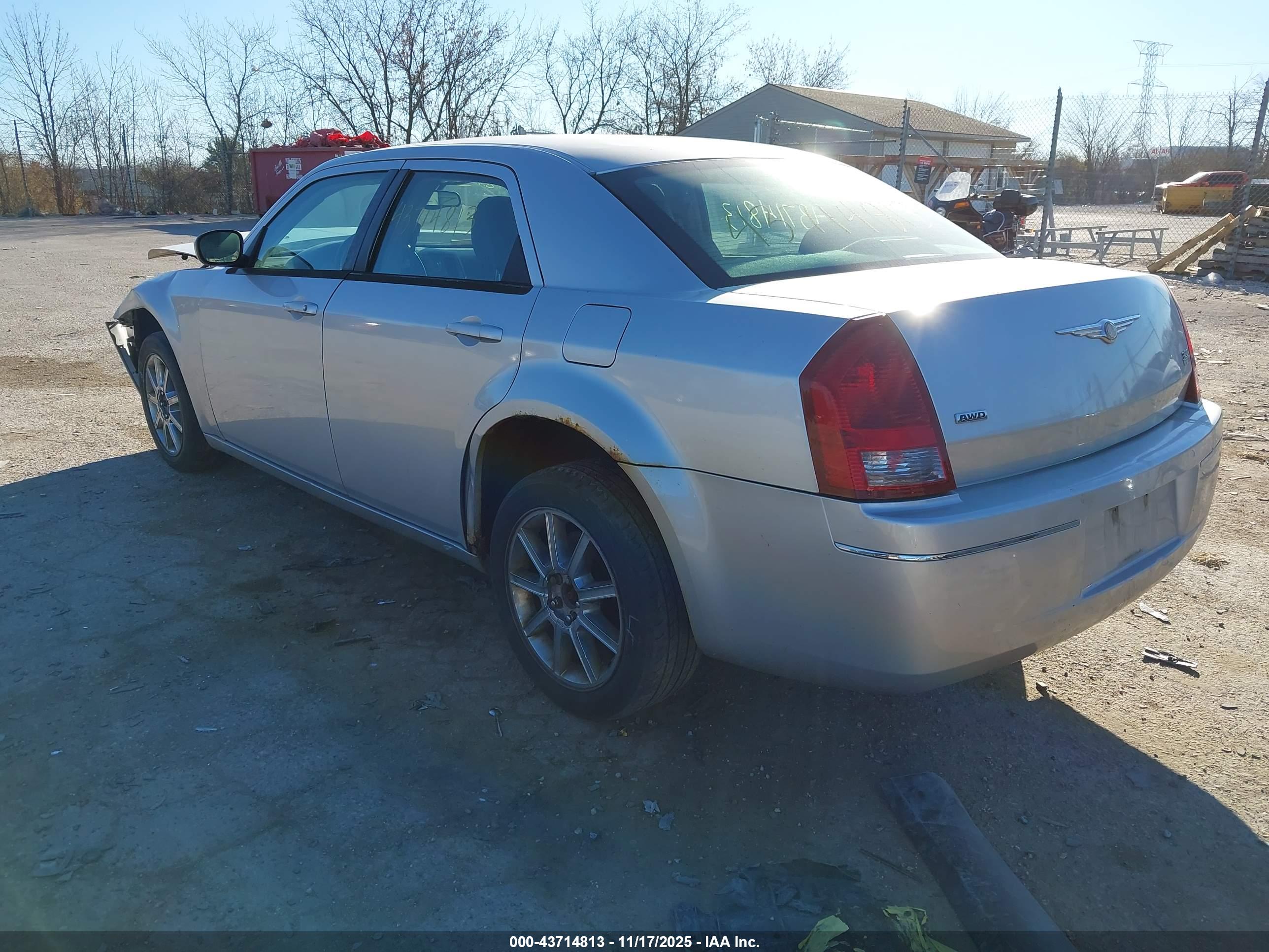 CHRYSLER 300 image 3