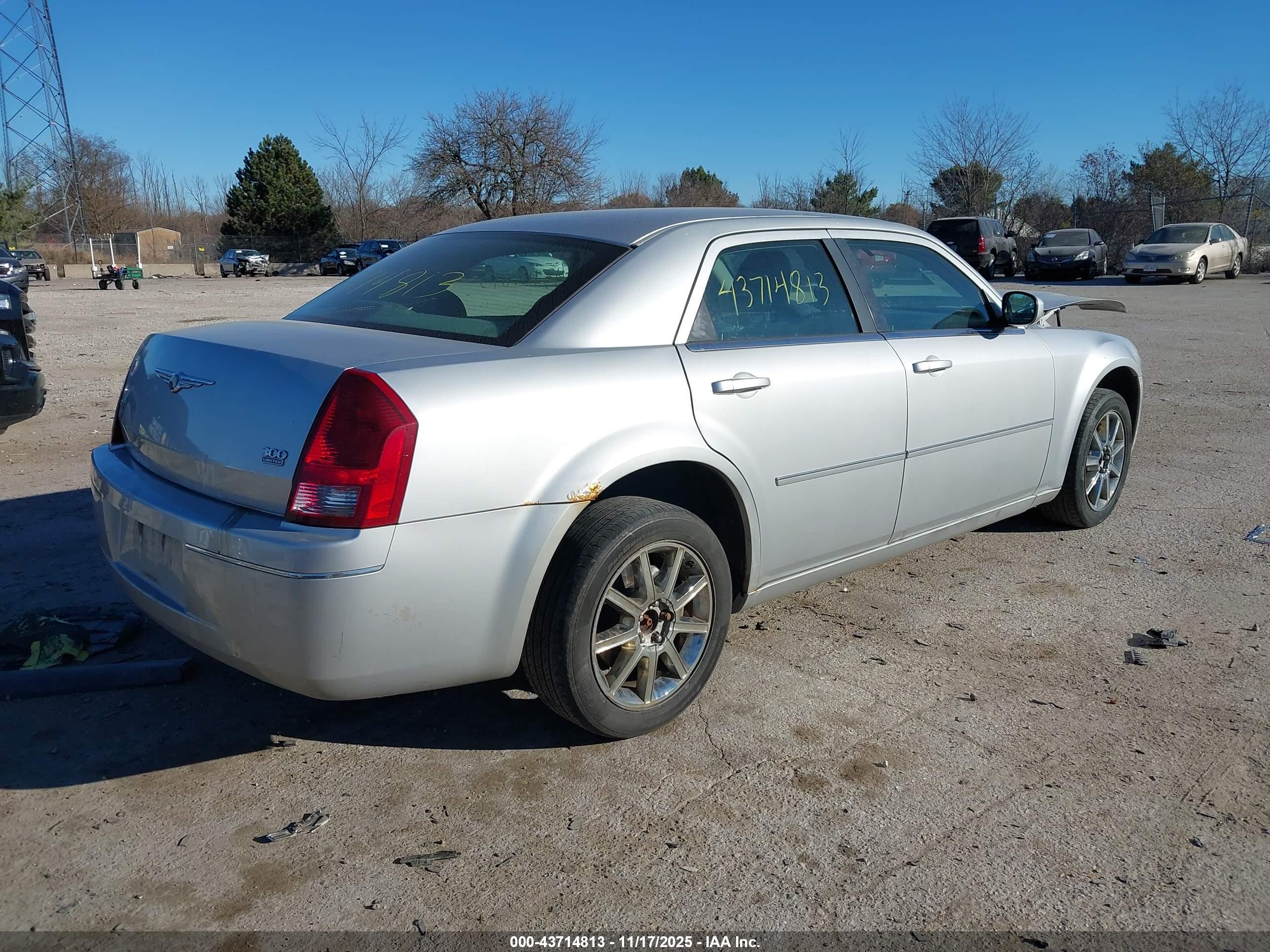 CHRYSLER 300 image 4