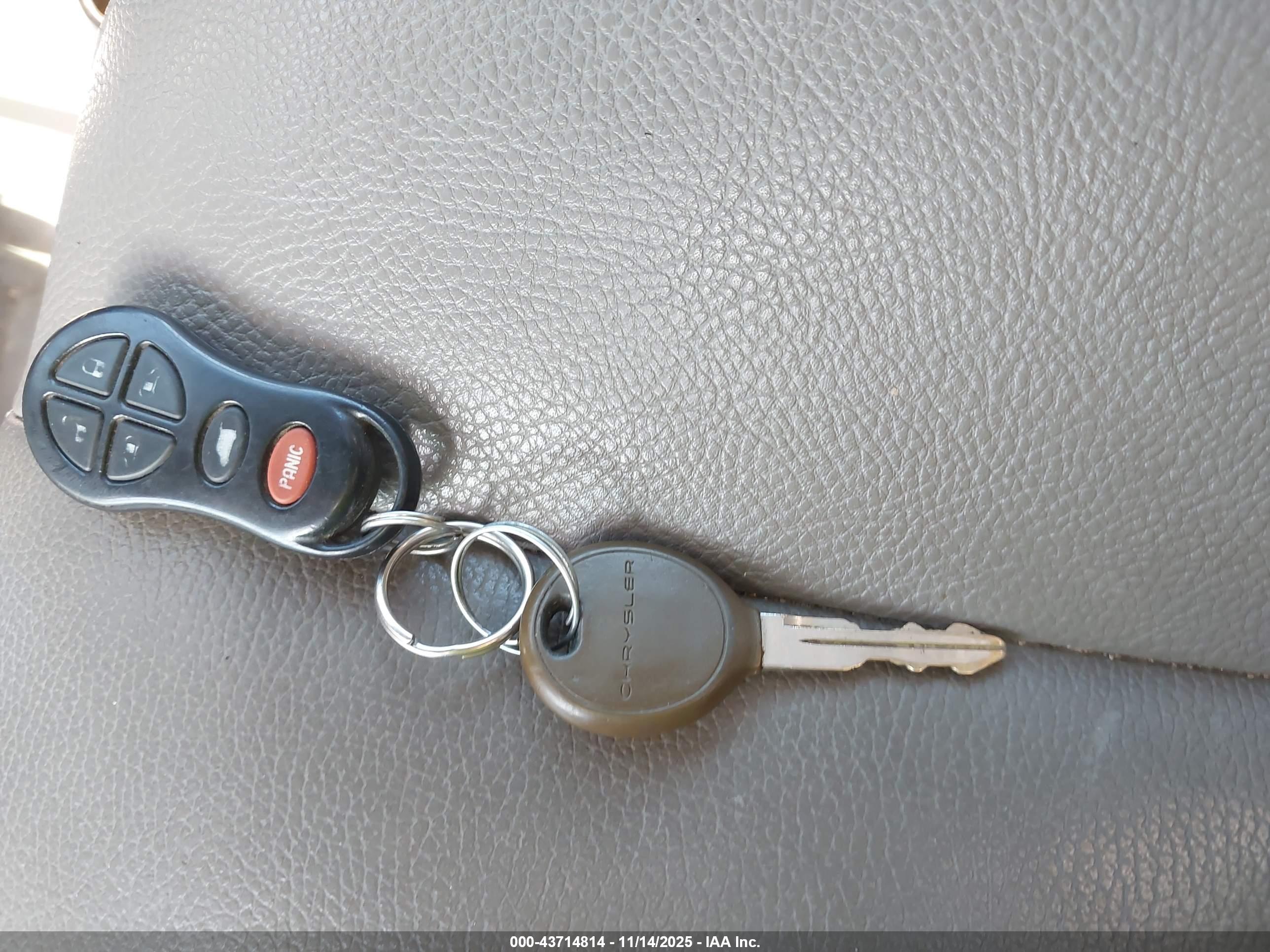 CHRYSLER TOWN image 11