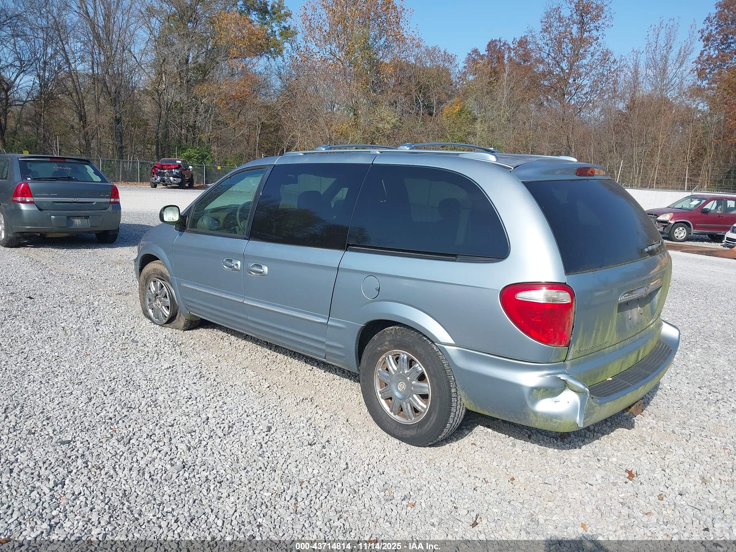 CHRYSLER TOWN image 3
