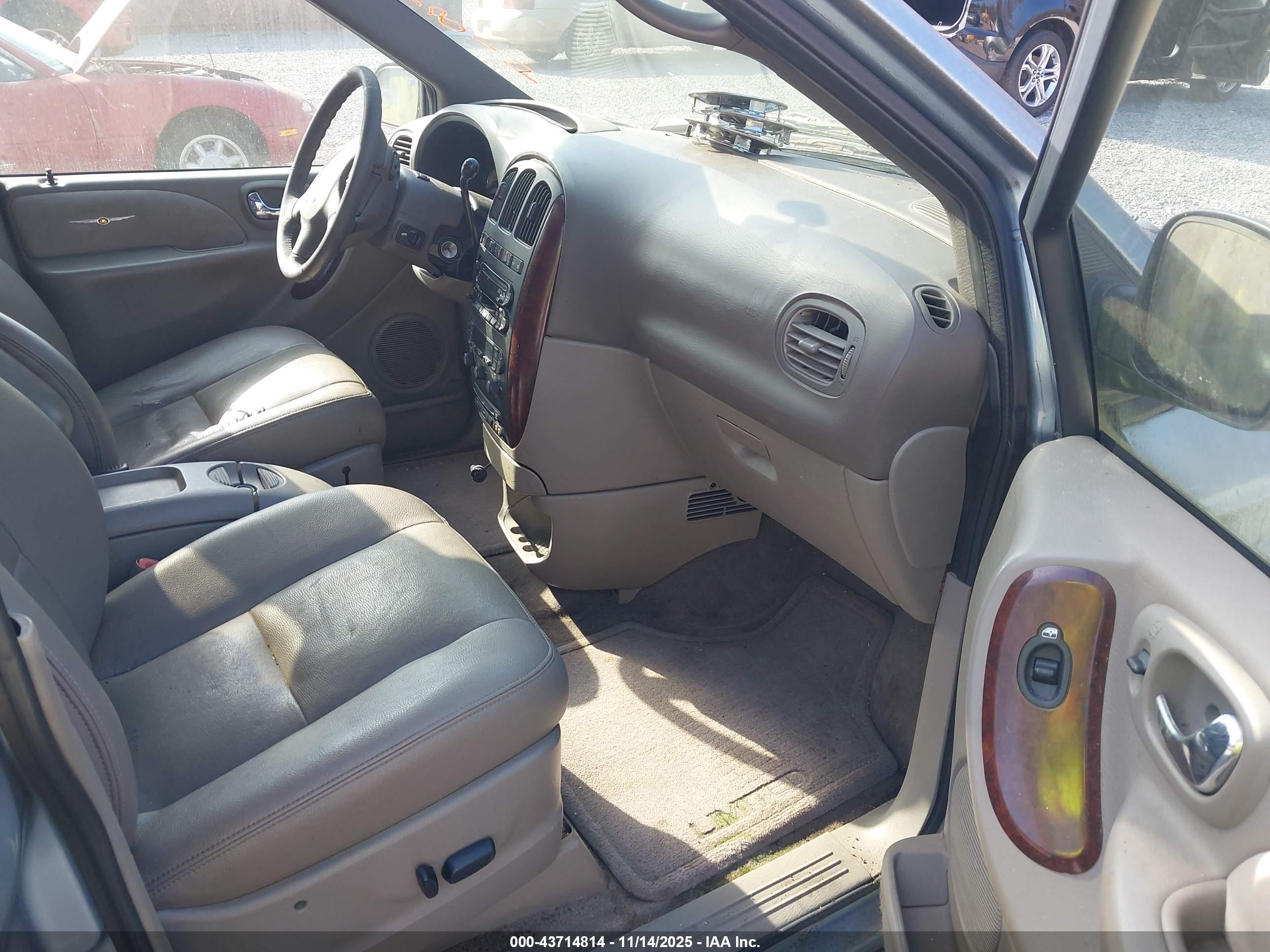 CHRYSLER TOWN image 5