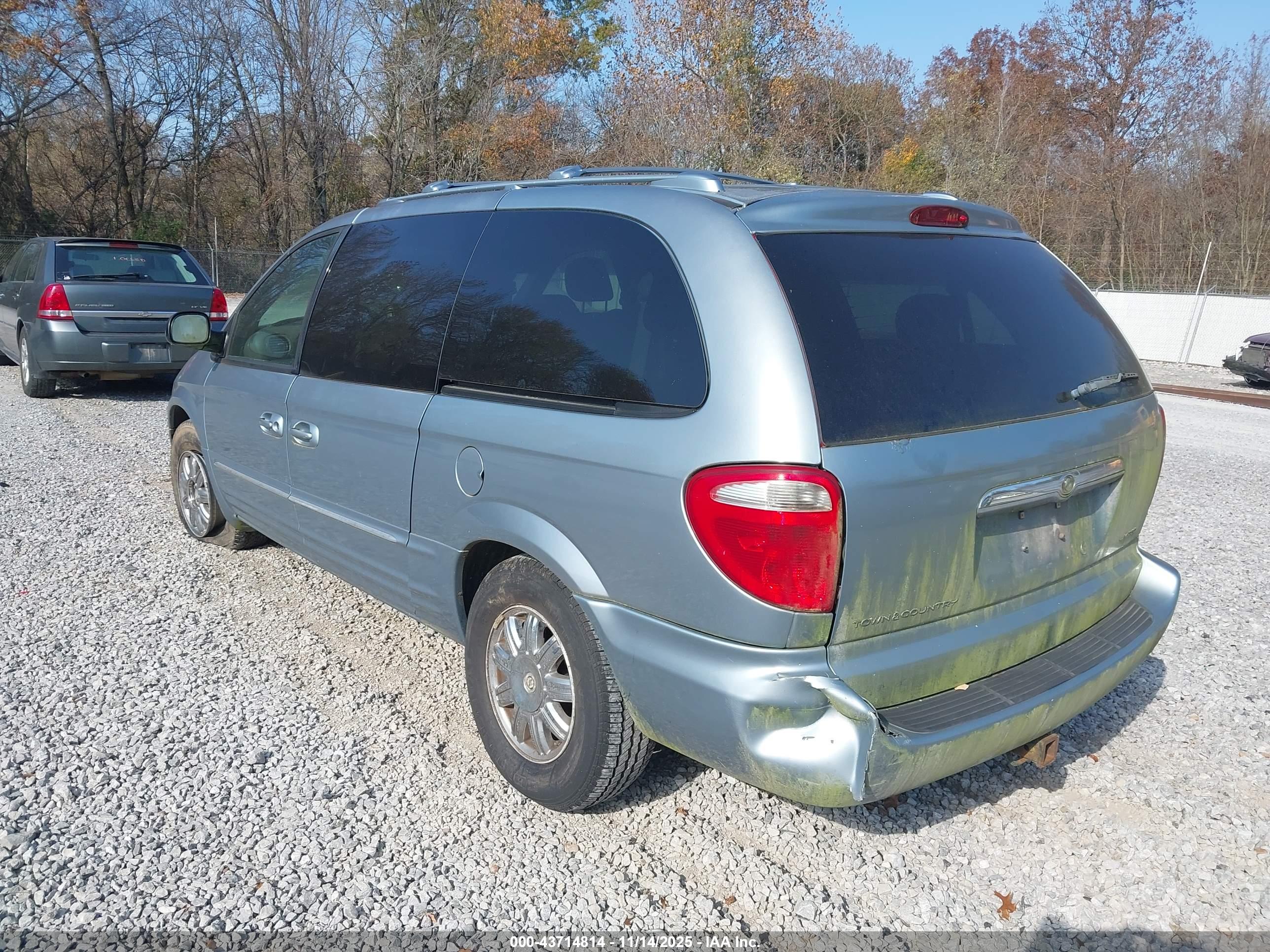 CHRYSLER TOWN image 6