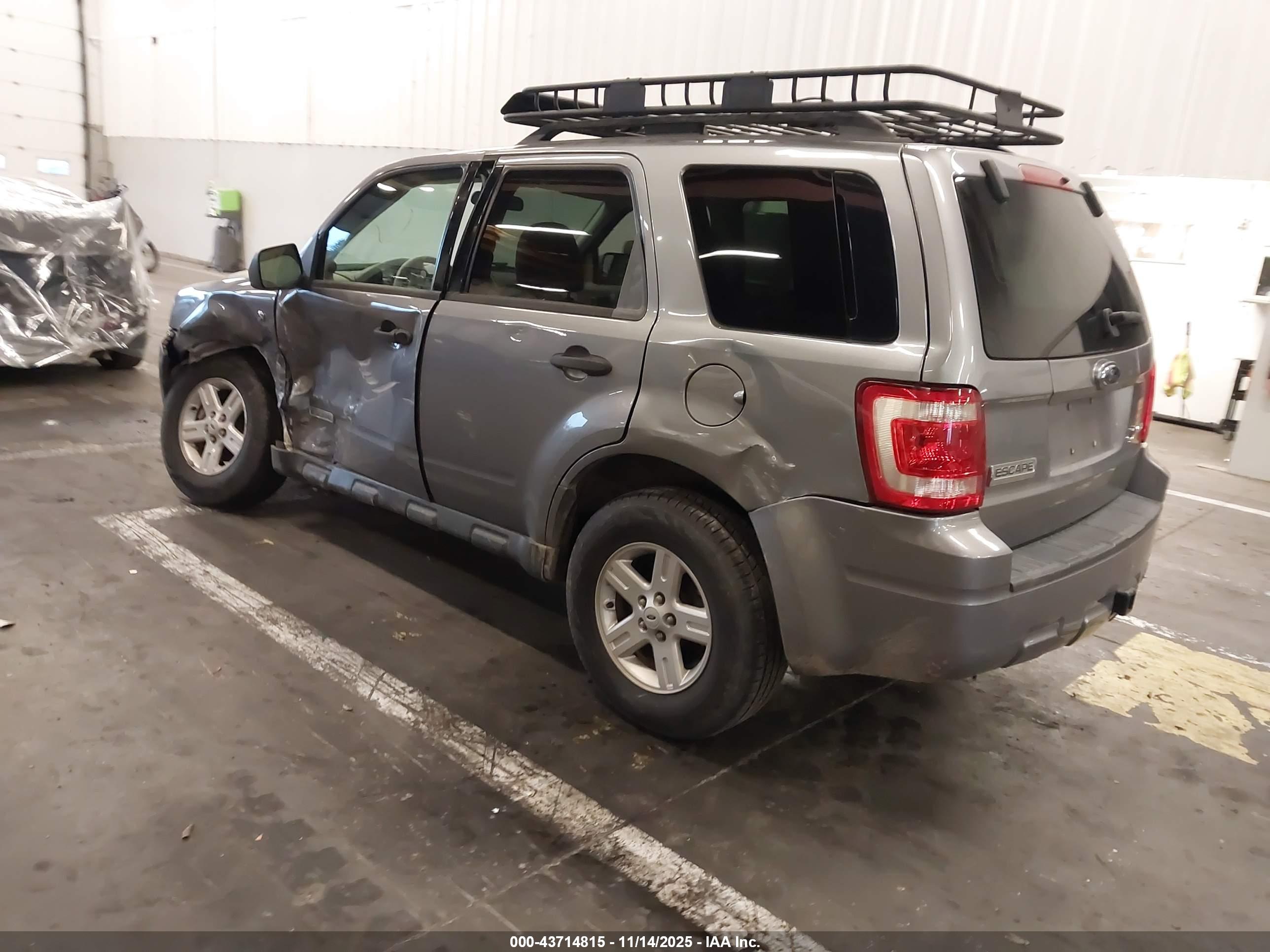 FORD ESCAPE image 3