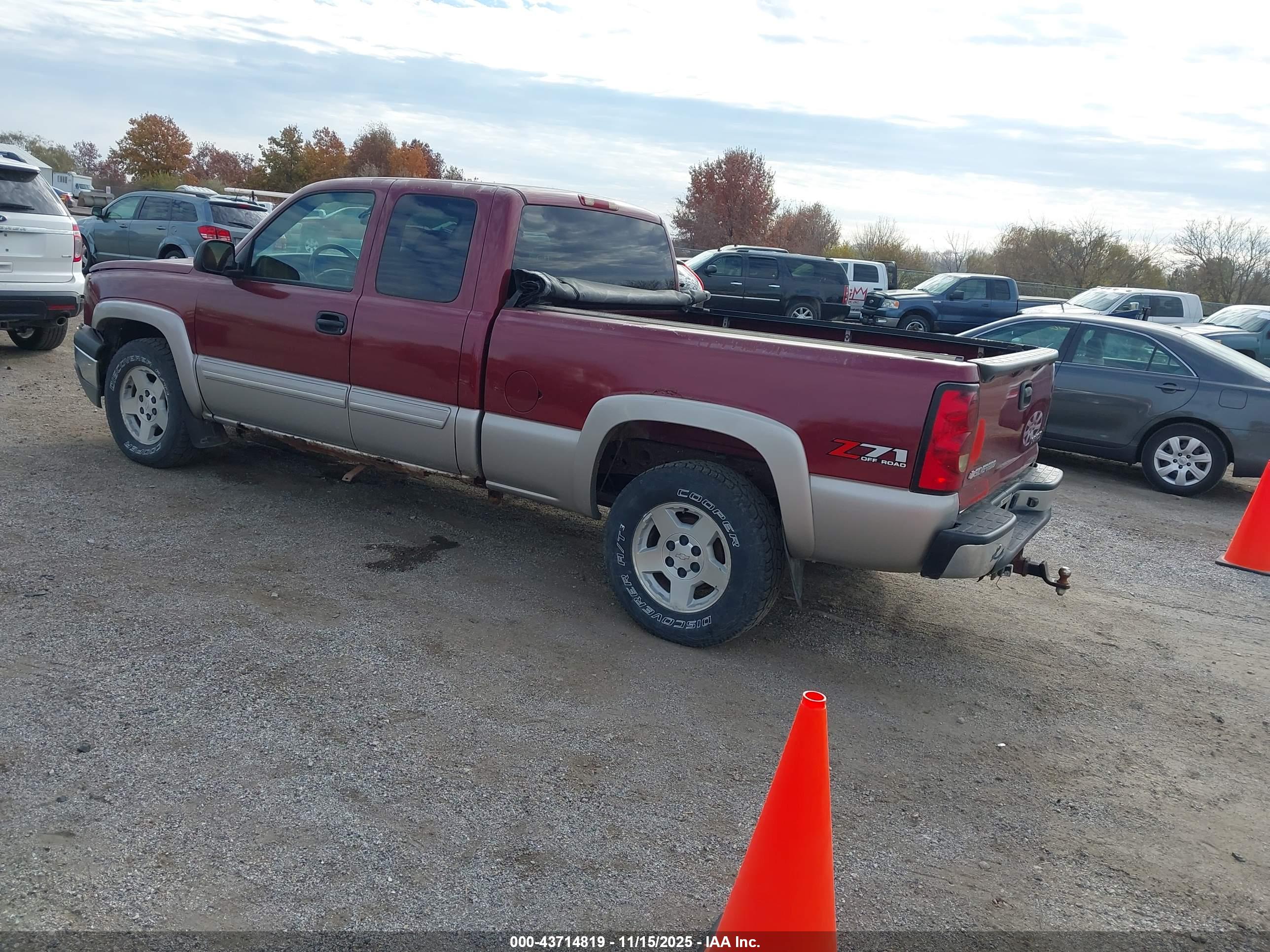 CHEVROLET SILVERADO image 3
