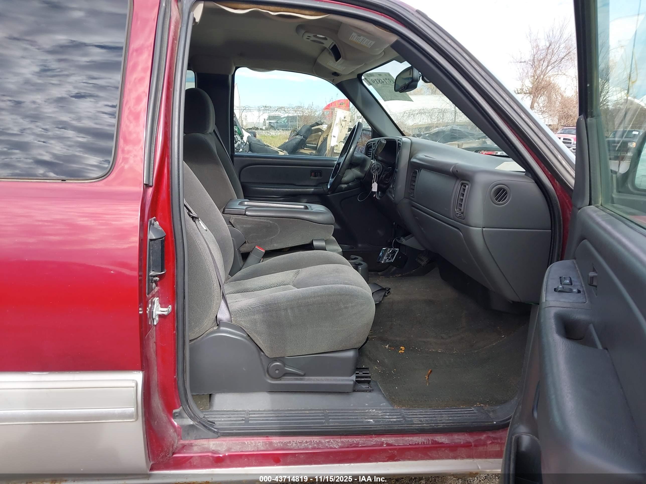CHEVROLET SILVERADO image 5