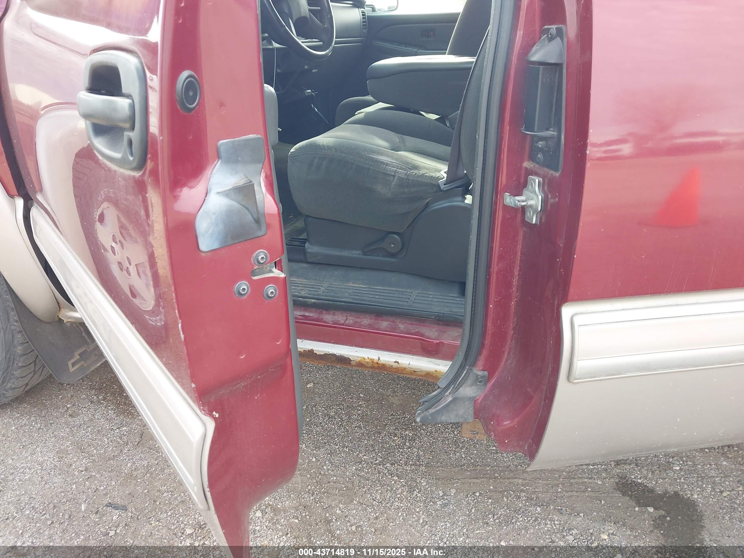 CHEVROLET SILVERADO image 9