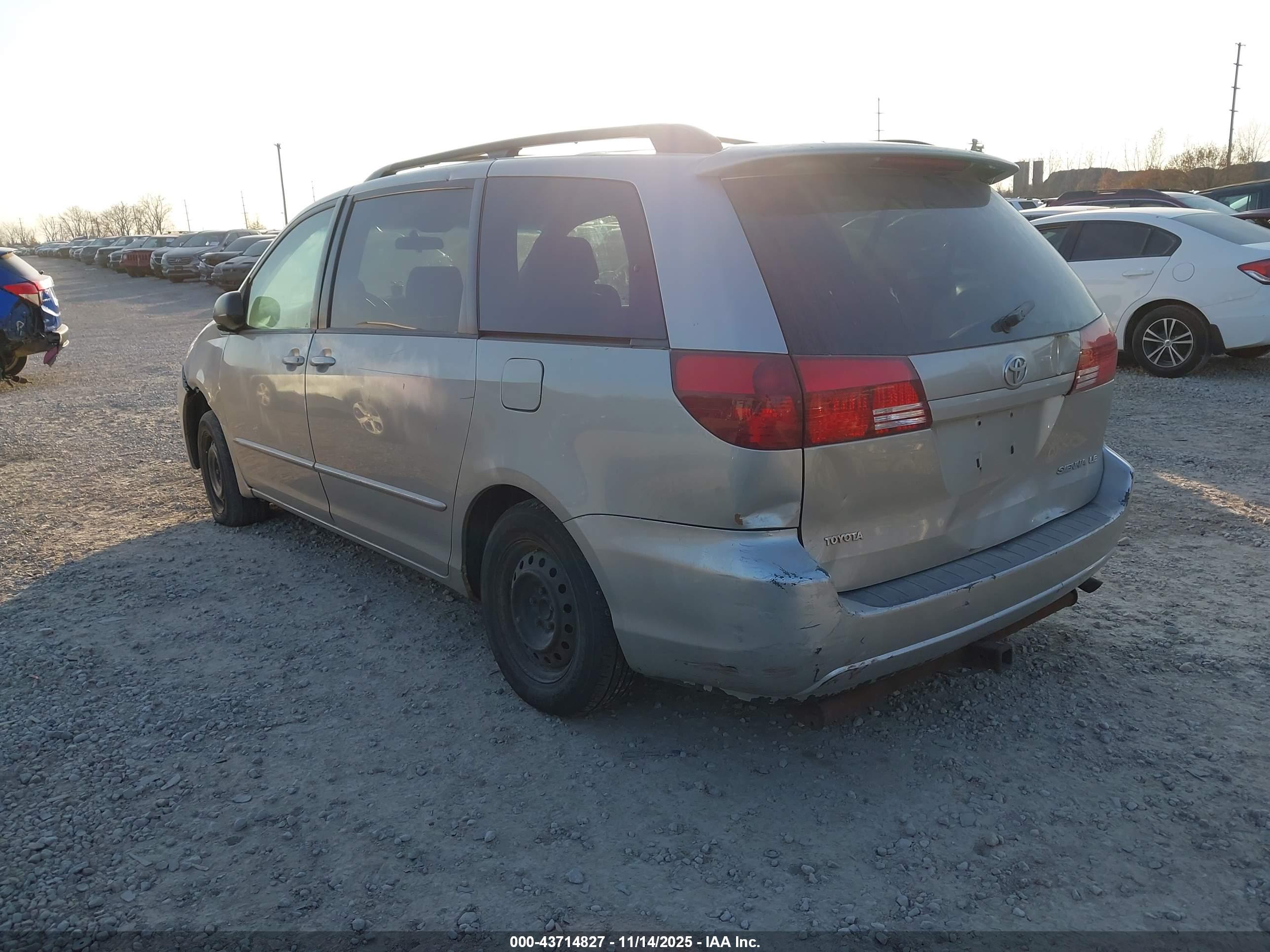 TOYOTA SIENNA image 3