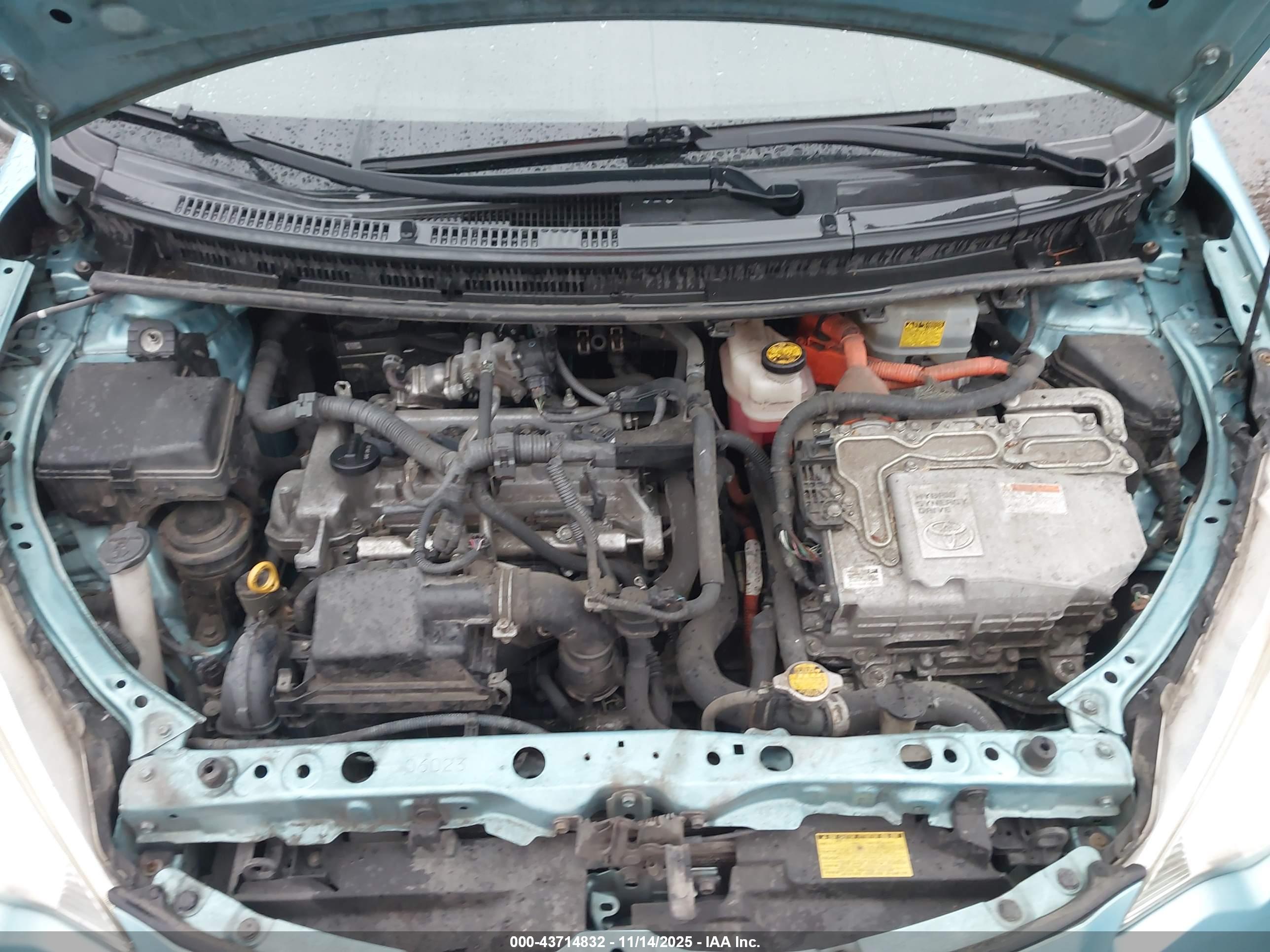TOYOTA PRIUS image 10