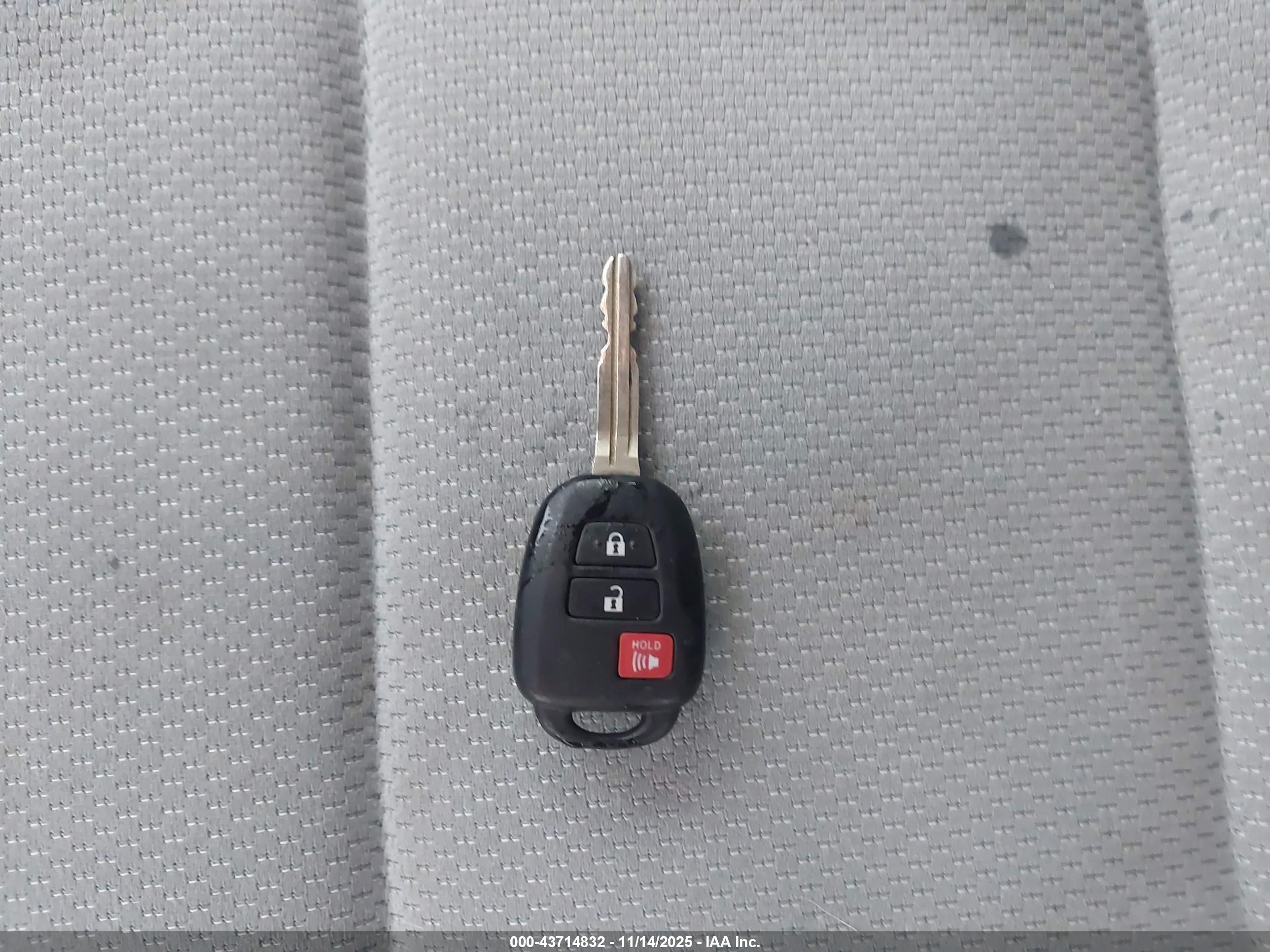 TOYOTA PRIUS image 11