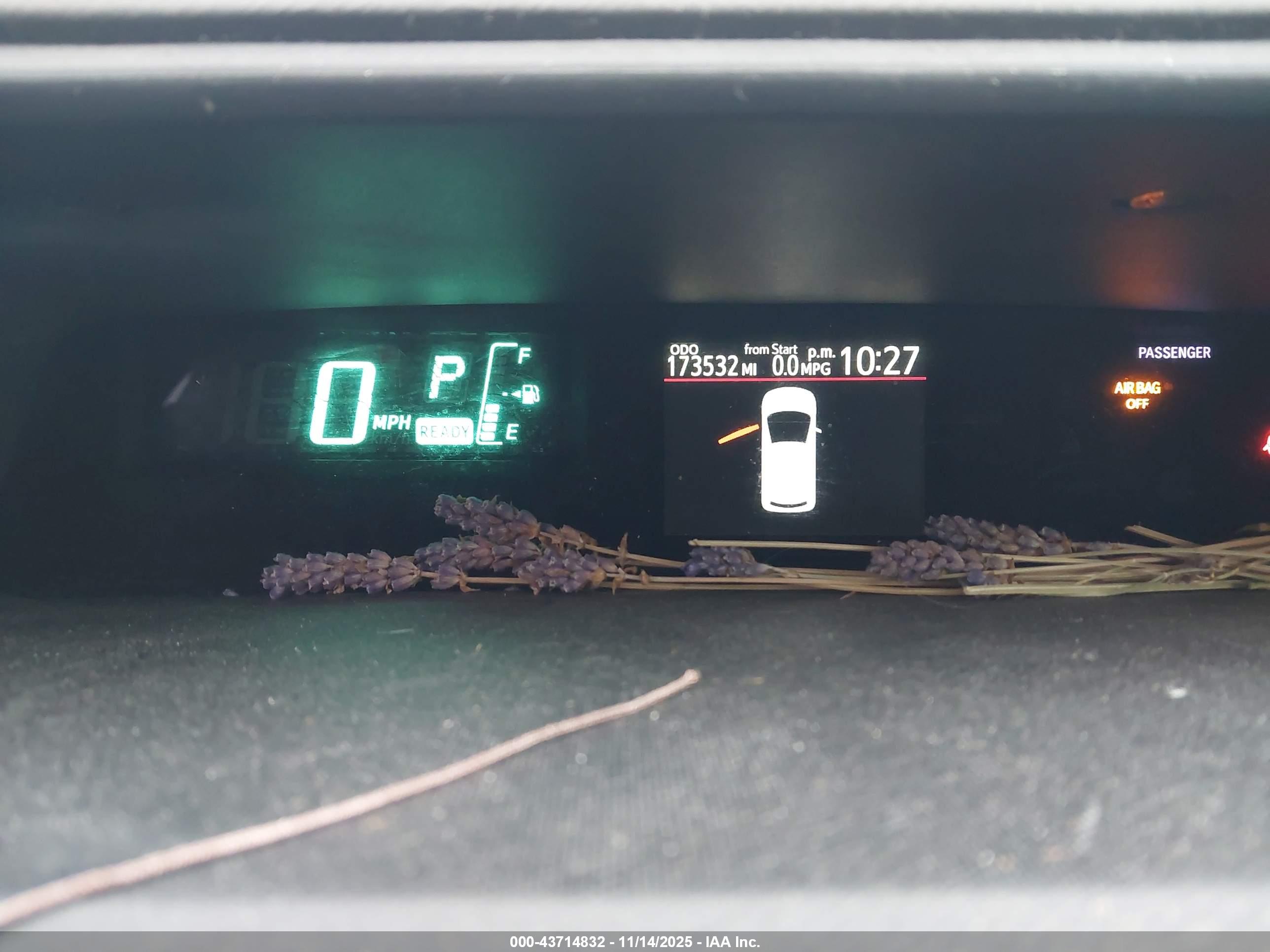 TOYOTA PRIUS image 7