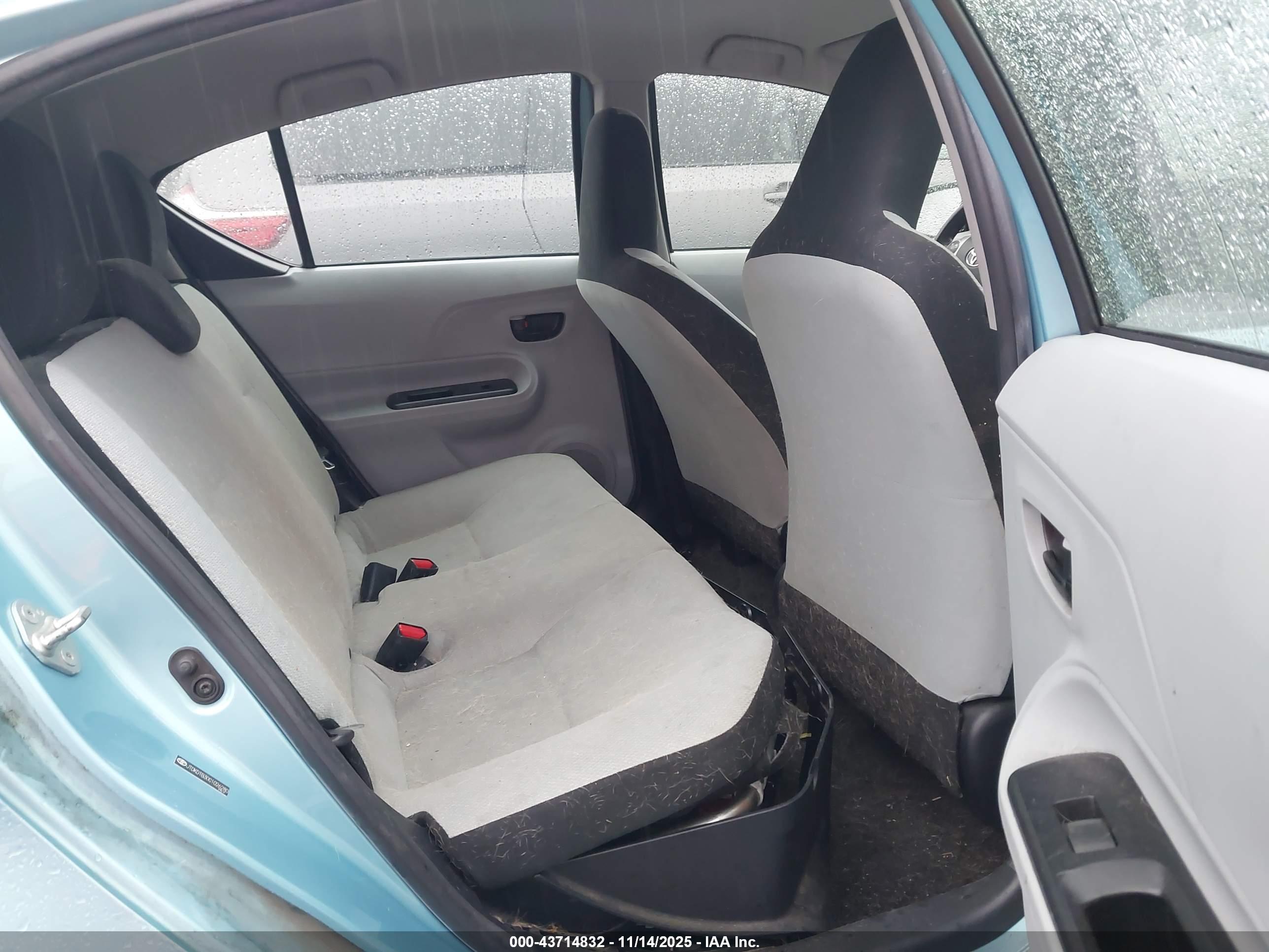TOYOTA PRIUS image 8