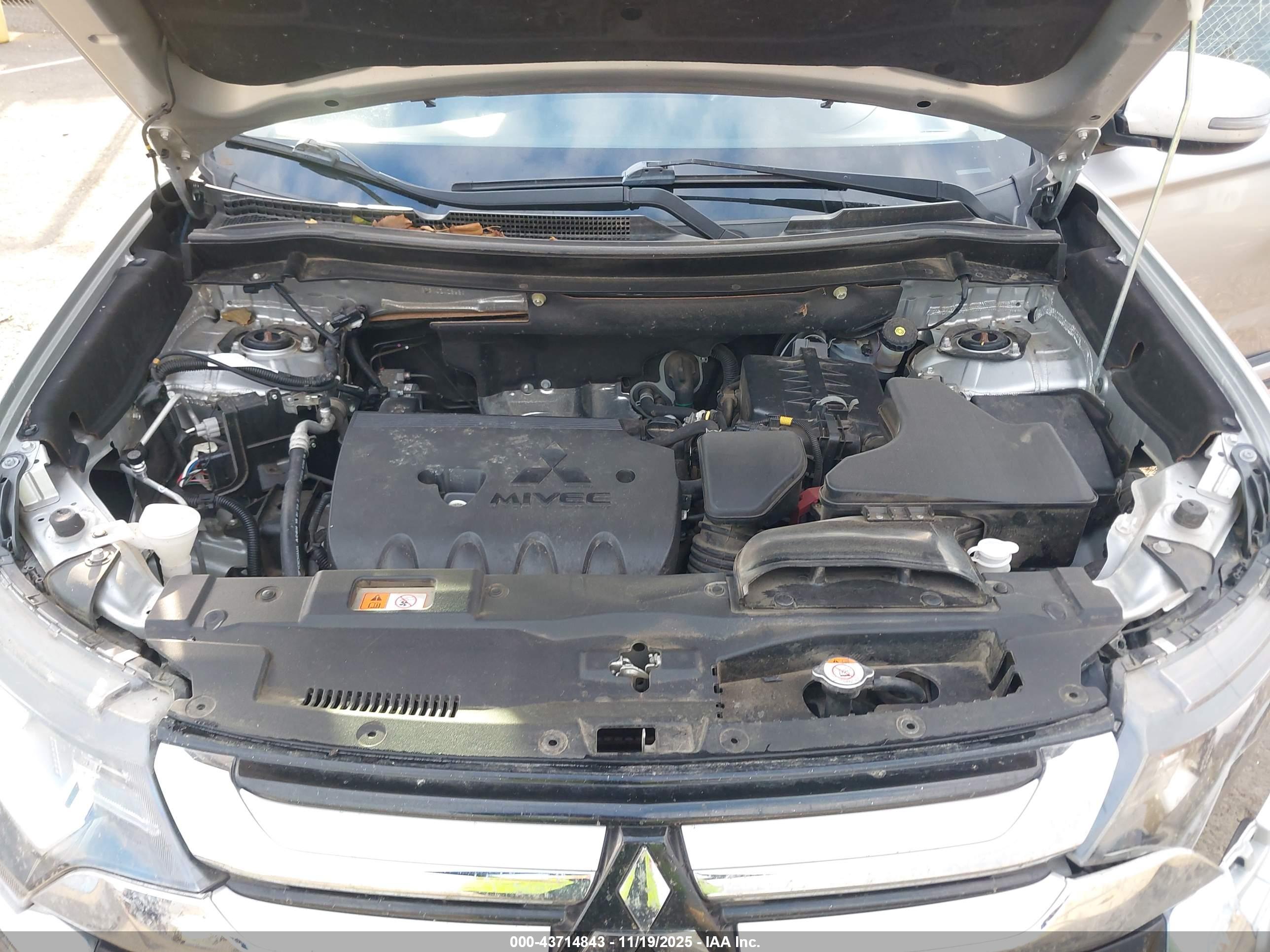 MITSUBISHI OUTLANDER image 10