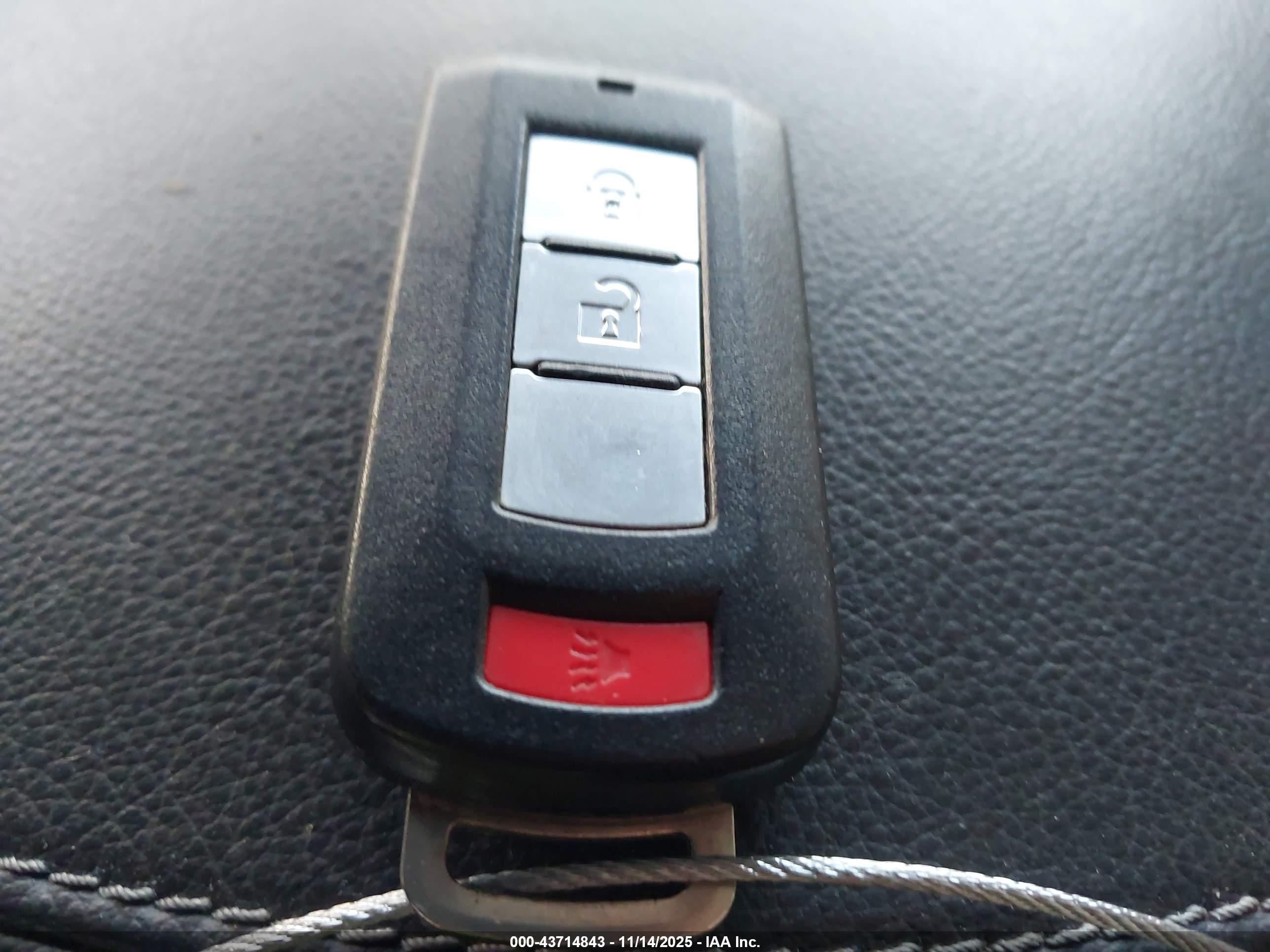 MITSUBISHI OUTLANDER image 11