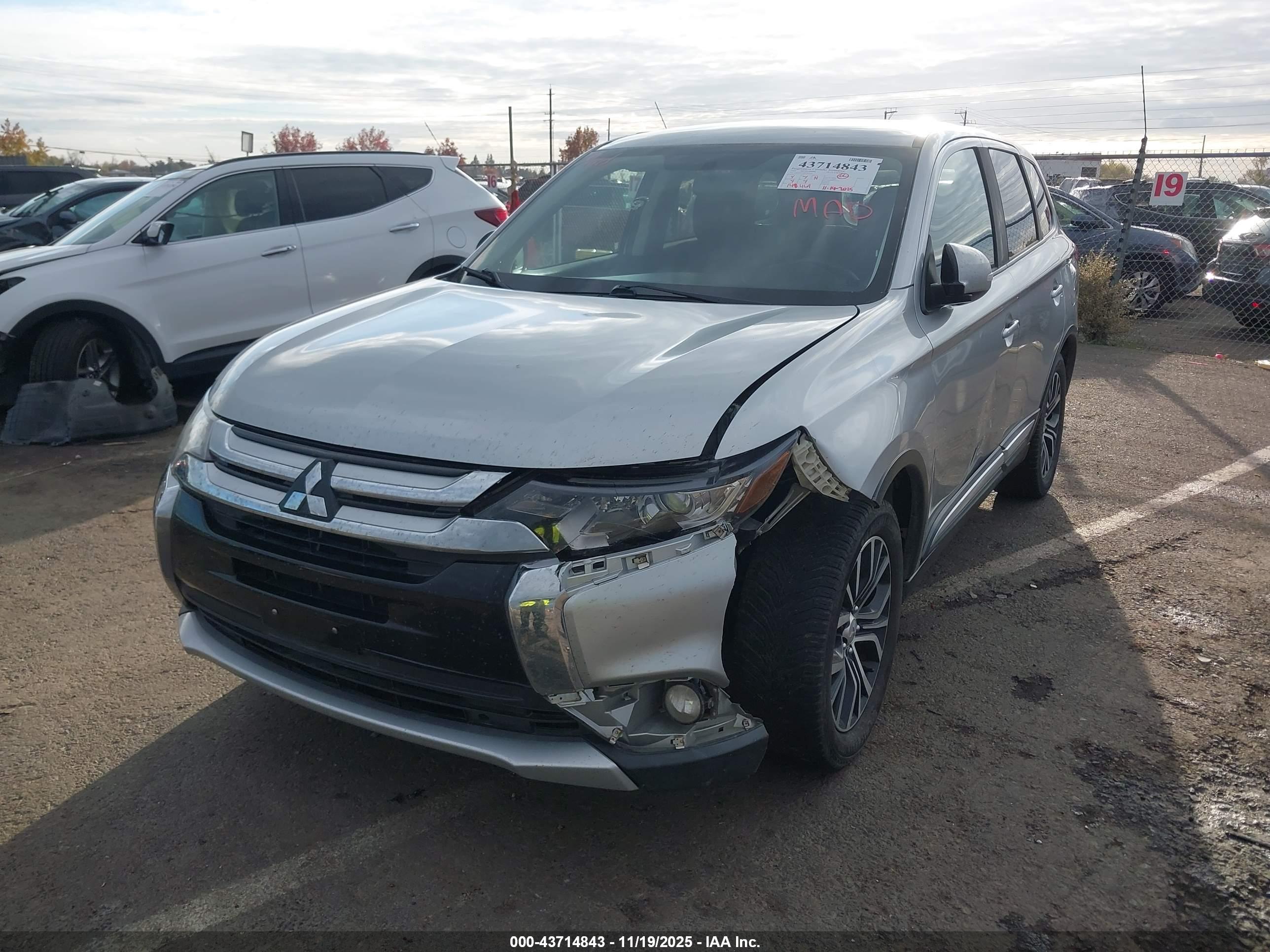 MITSUBISHI OUTLANDER image 2