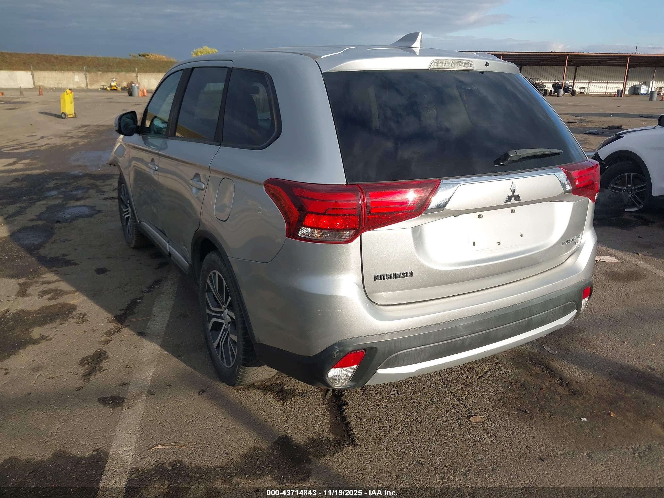MITSUBISHI OUTLANDER image 3