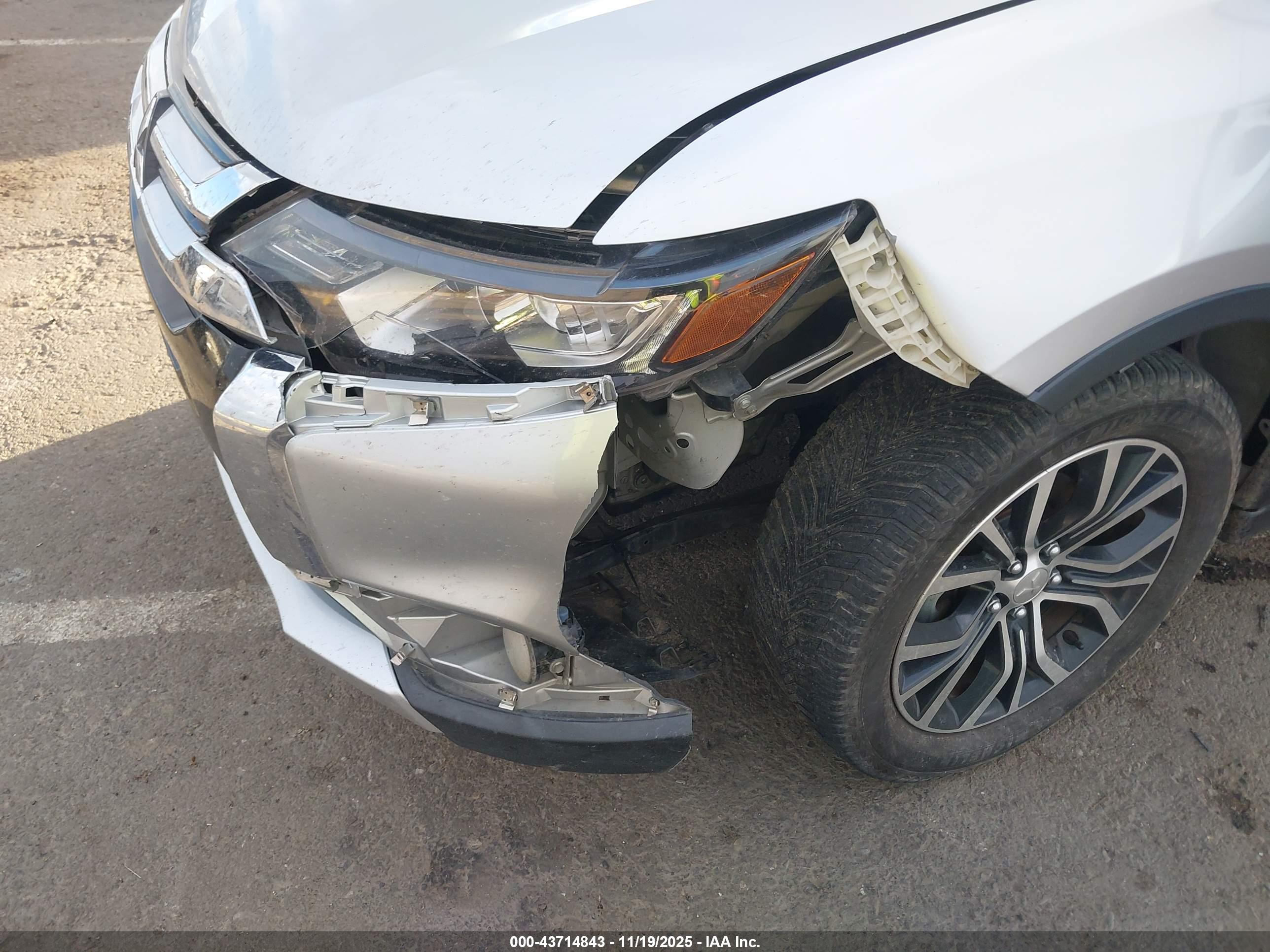 MITSUBISHI OUTLANDER image 6