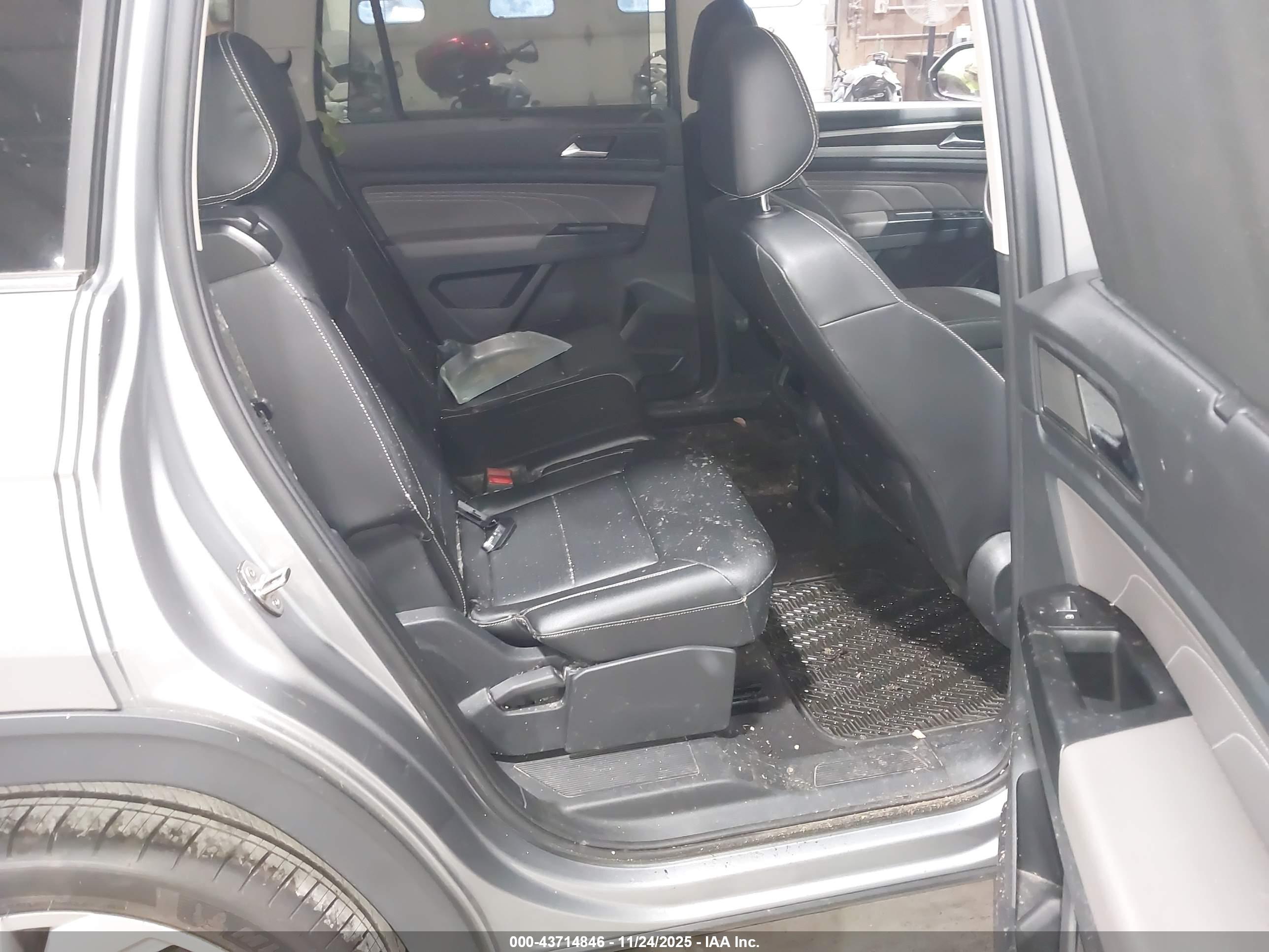 VOLKSWAGEN ATLAS image 8