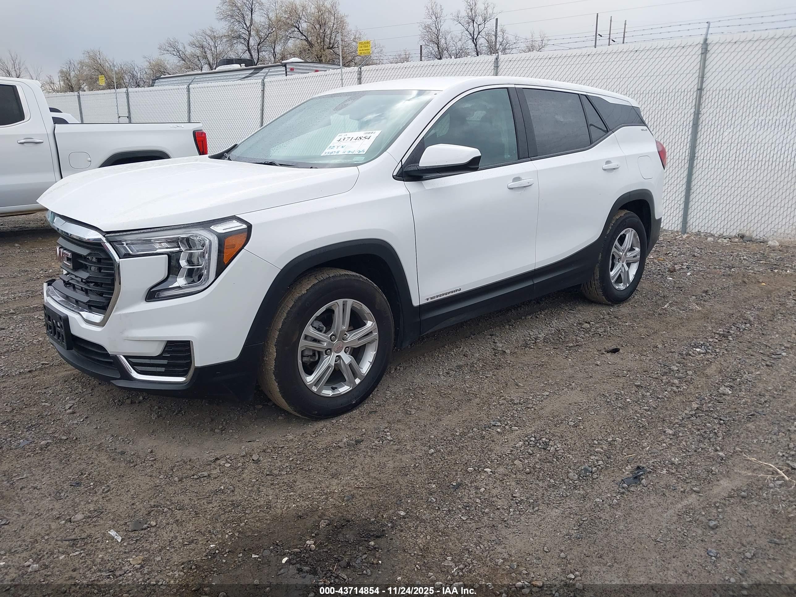 GMC TERRAIN image 2