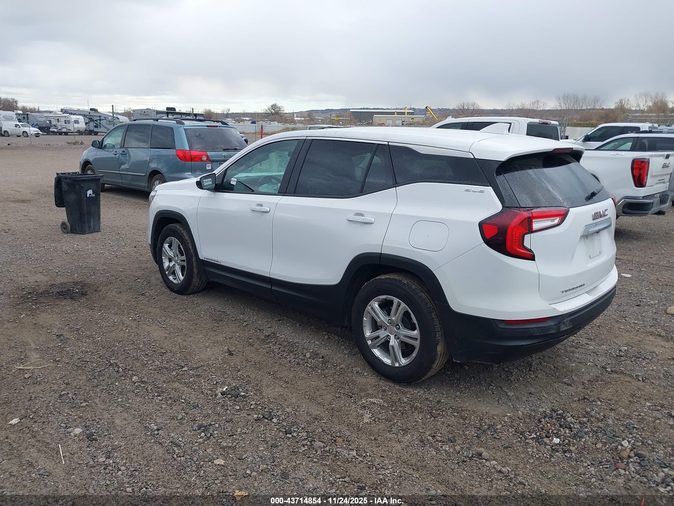 GMC TERRAIN image 3