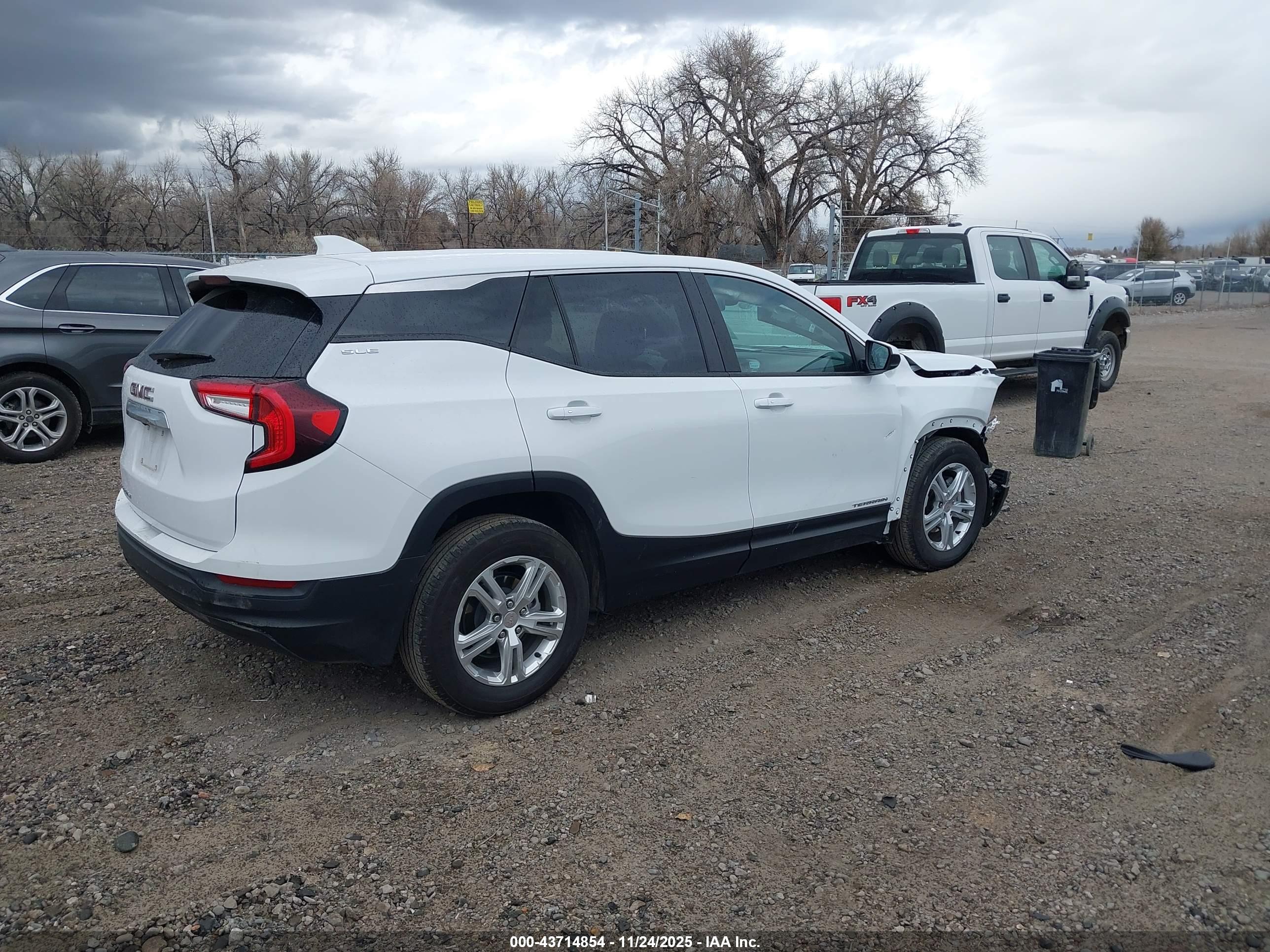 GMC TERRAIN image 4