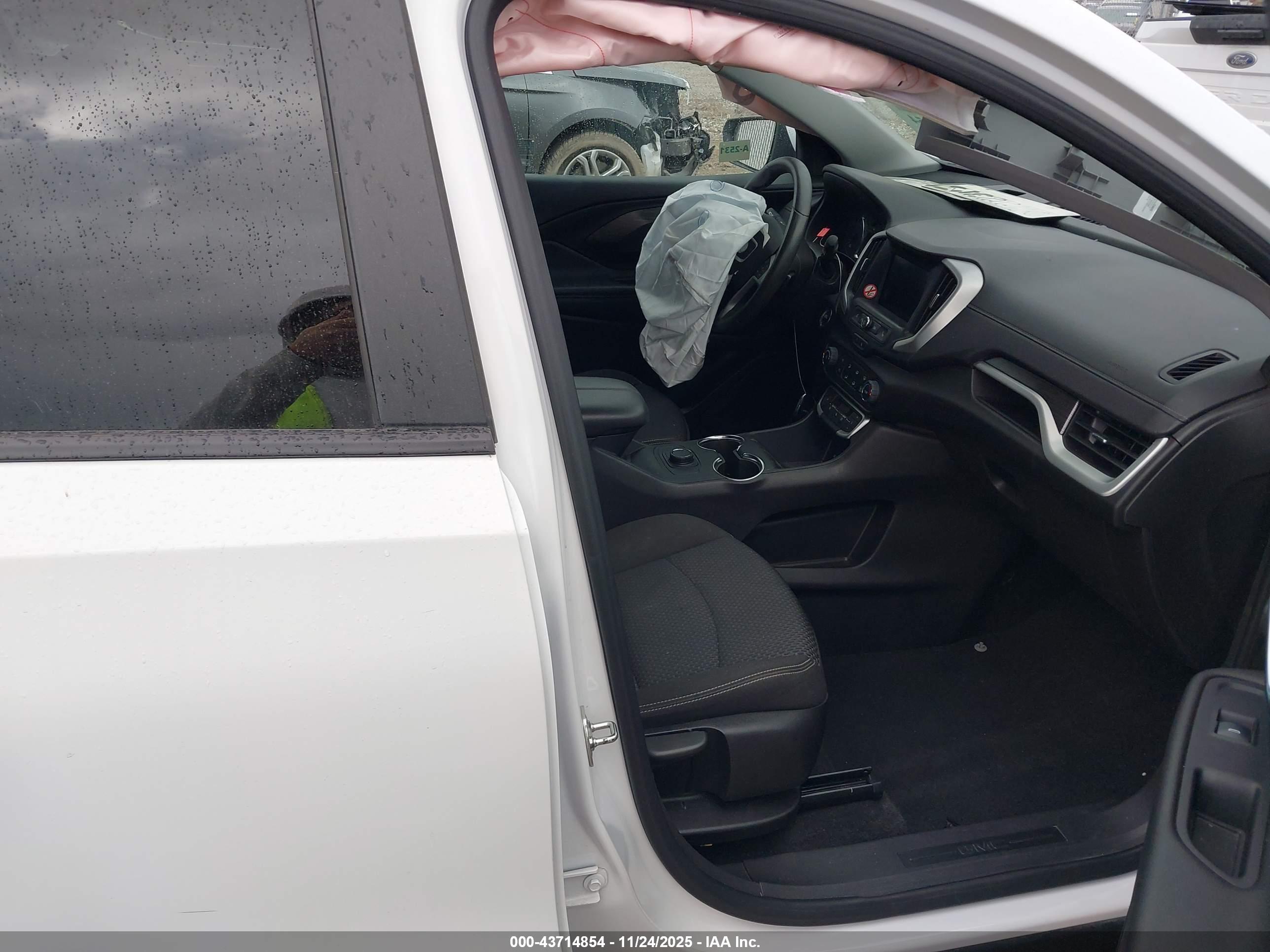 GMC TERRAIN image 5