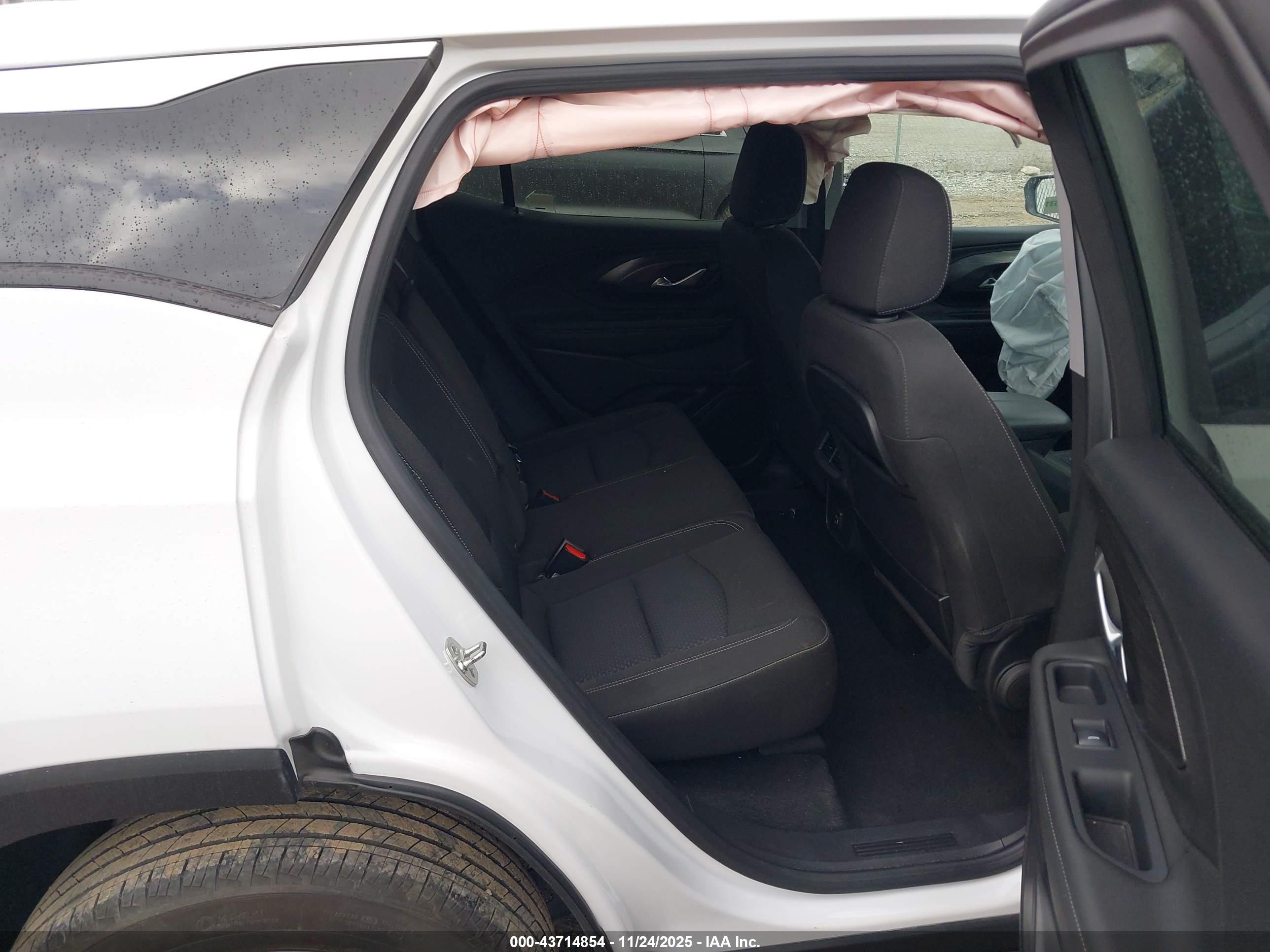 GMC TERRAIN image 8