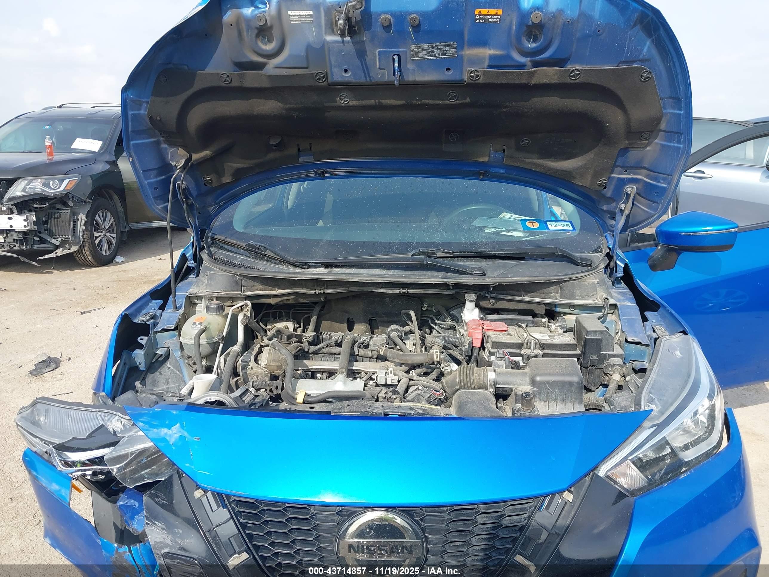 NISSAN VERSA image 10