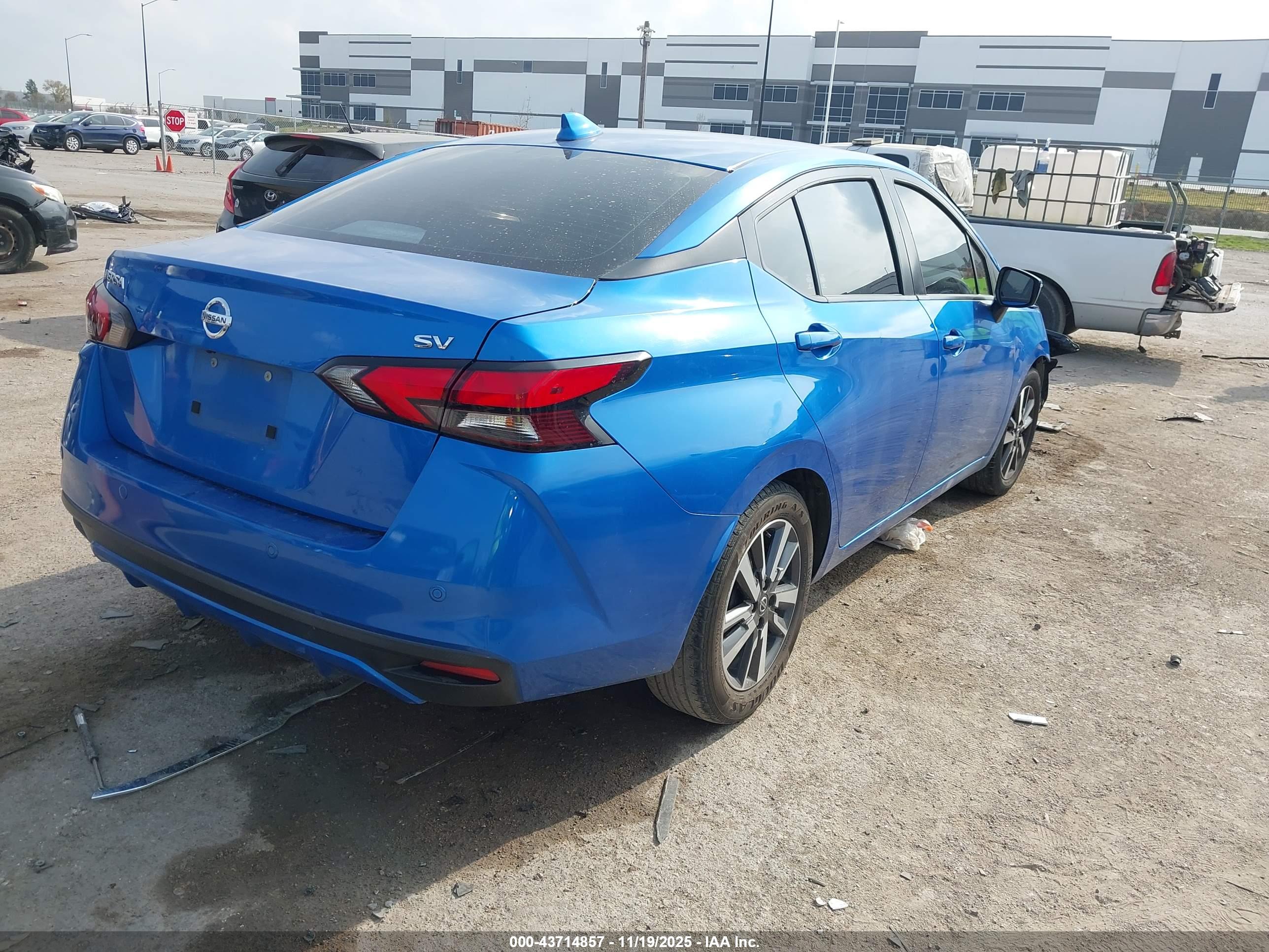 NISSAN VERSA image 4
