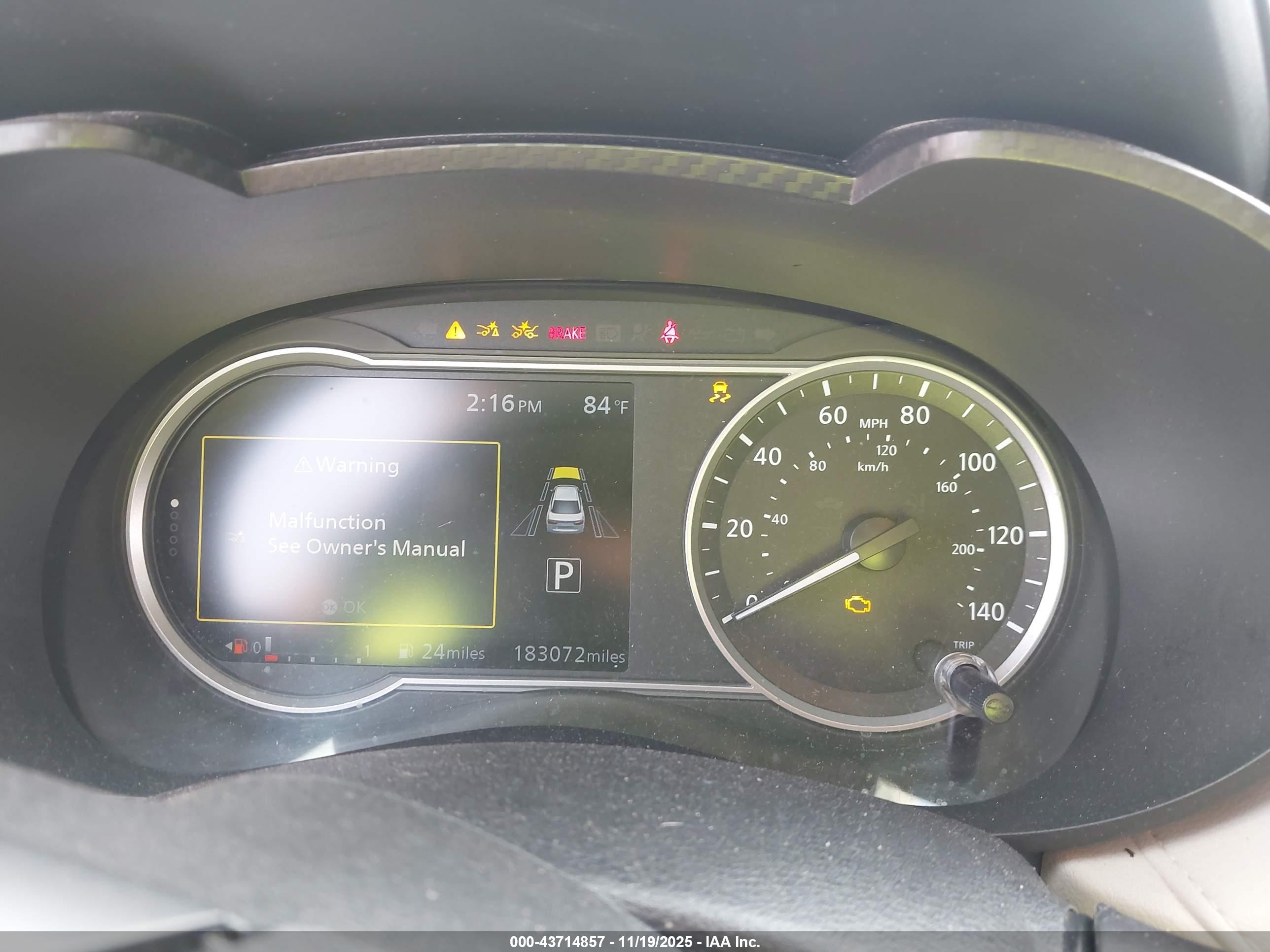 NISSAN VERSA image 7