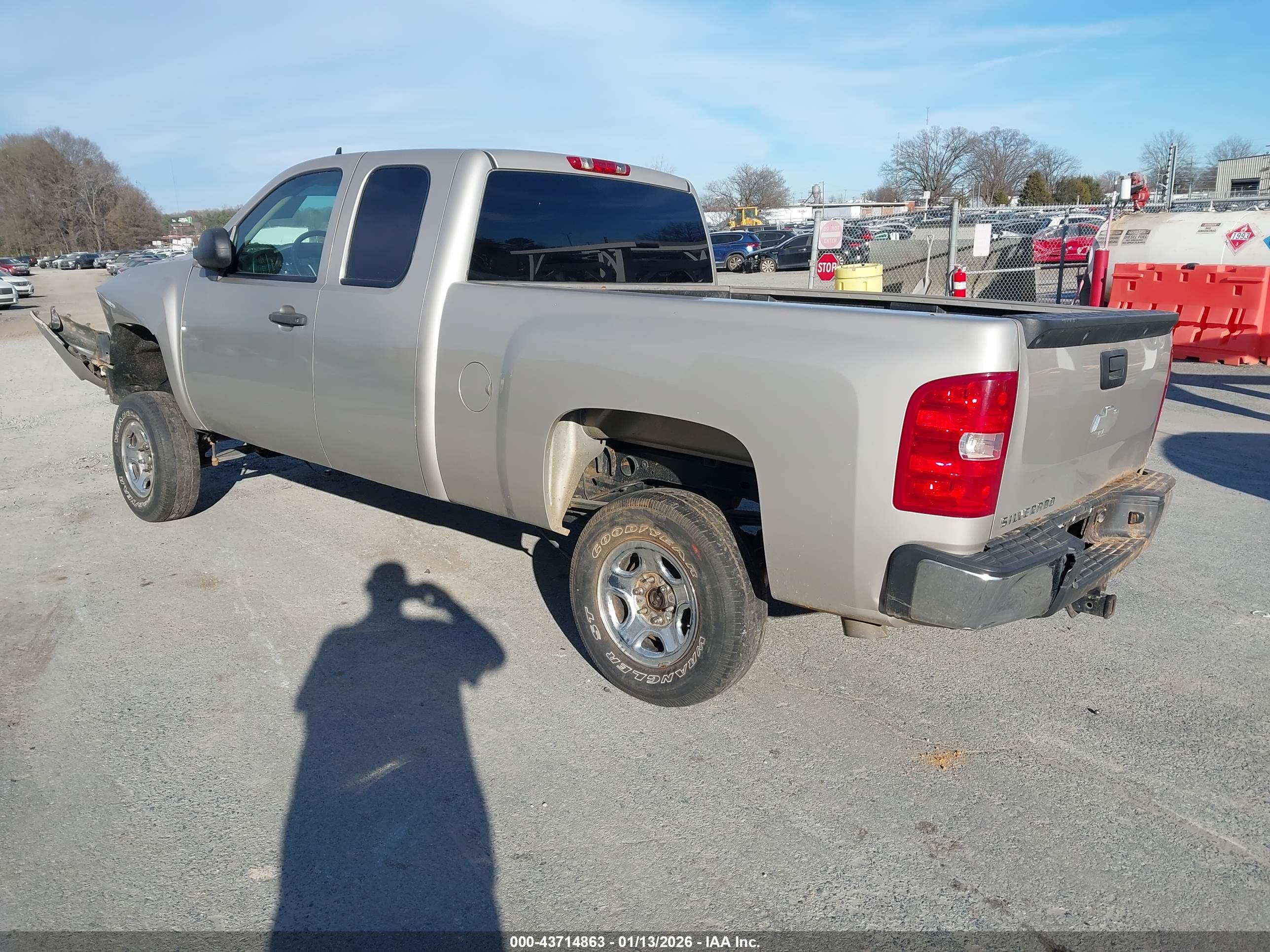 CHEVROLET SILVERADO image 3