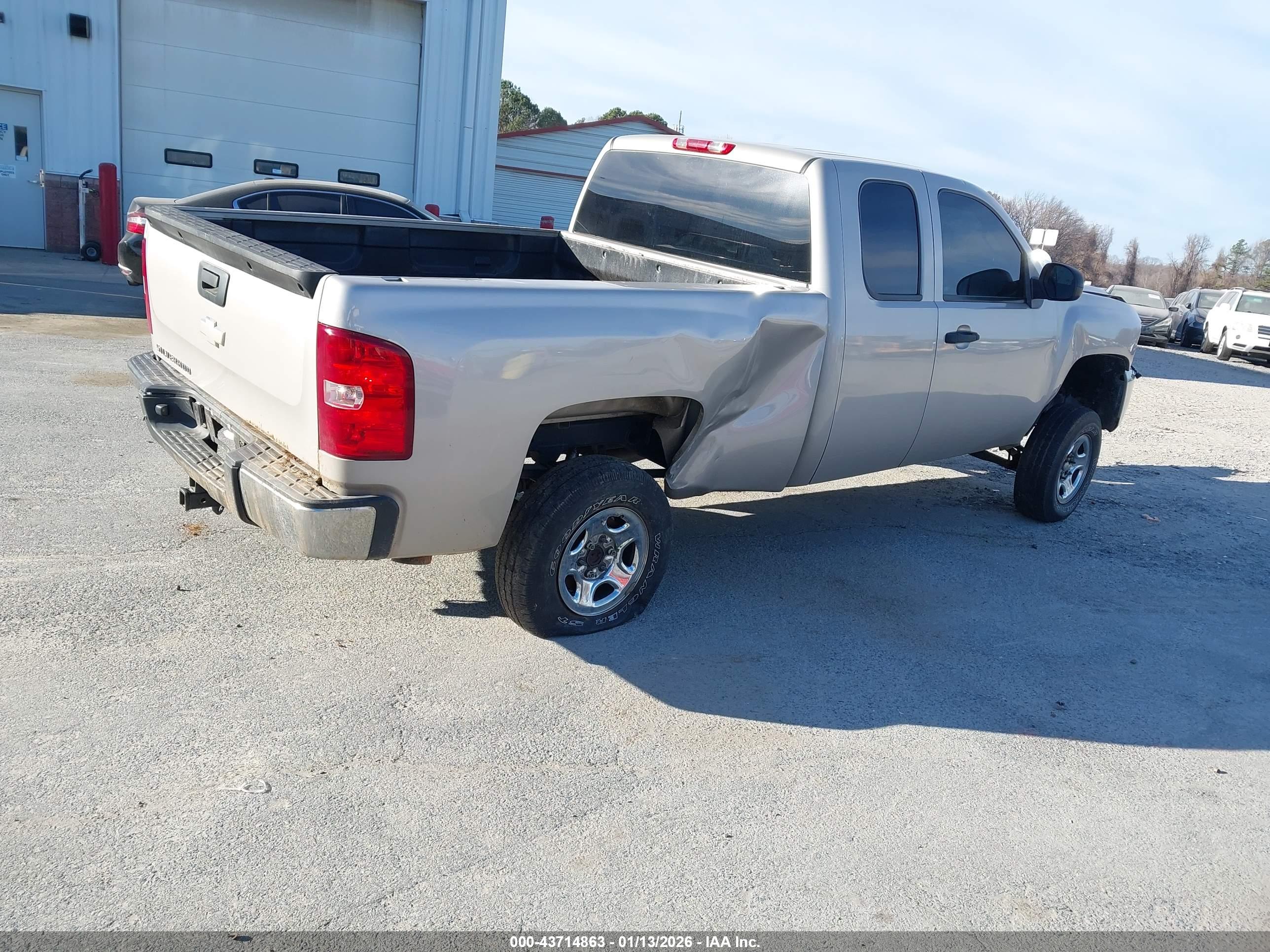 CHEVROLET SILVERADO image 4