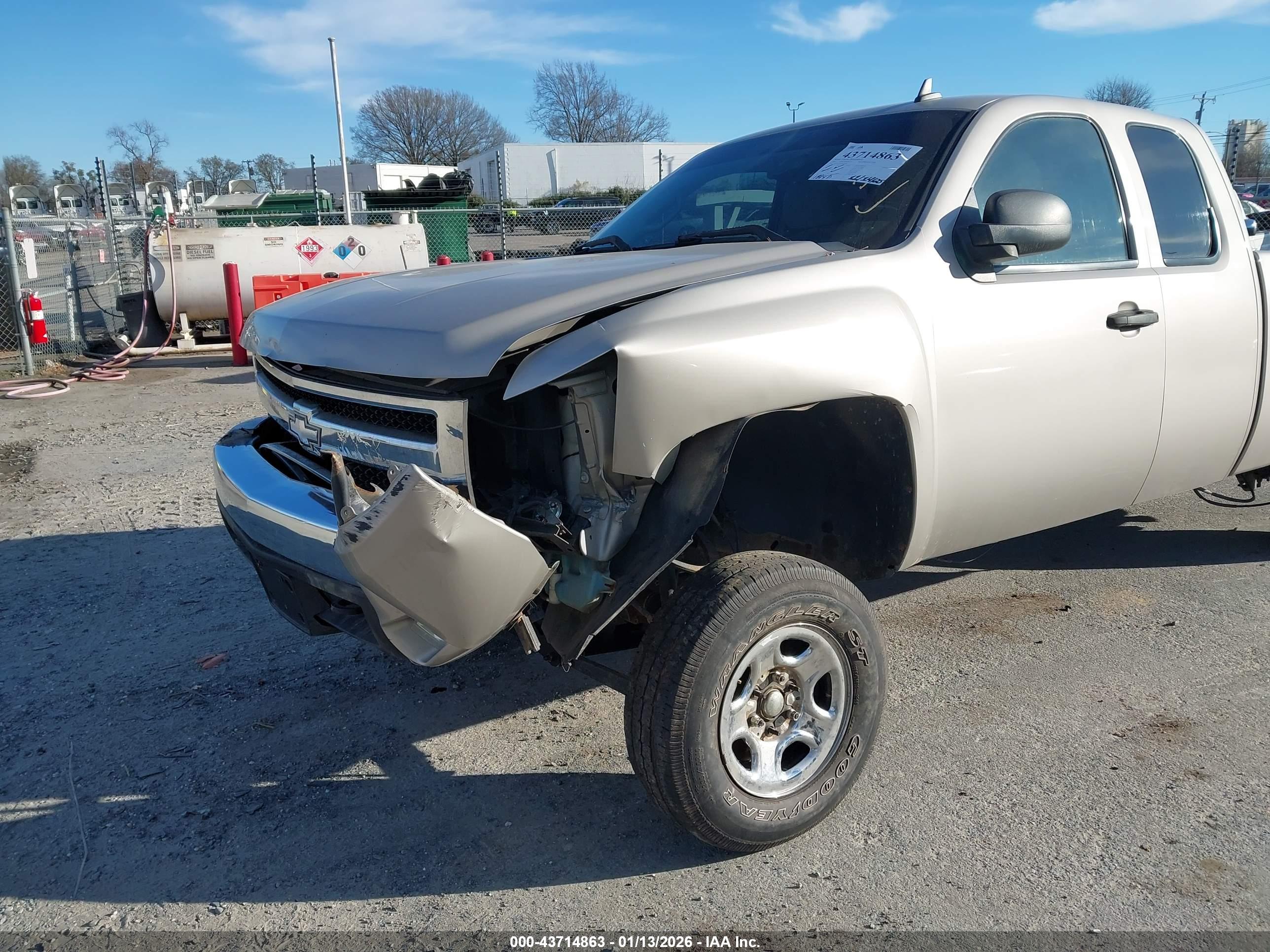 CHEVROLET SILVERADO image 6