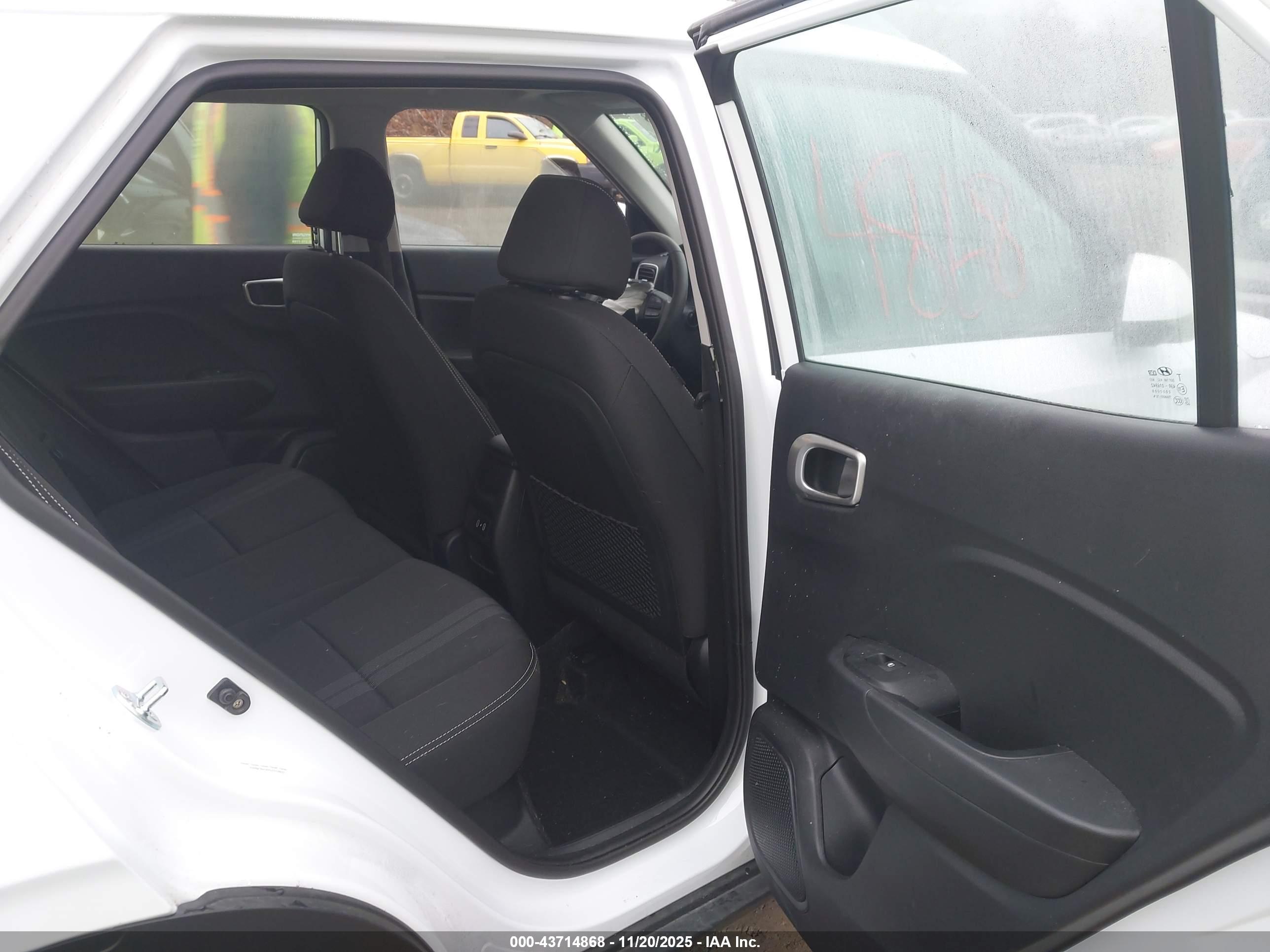 HYUNDAI VENUE image 8