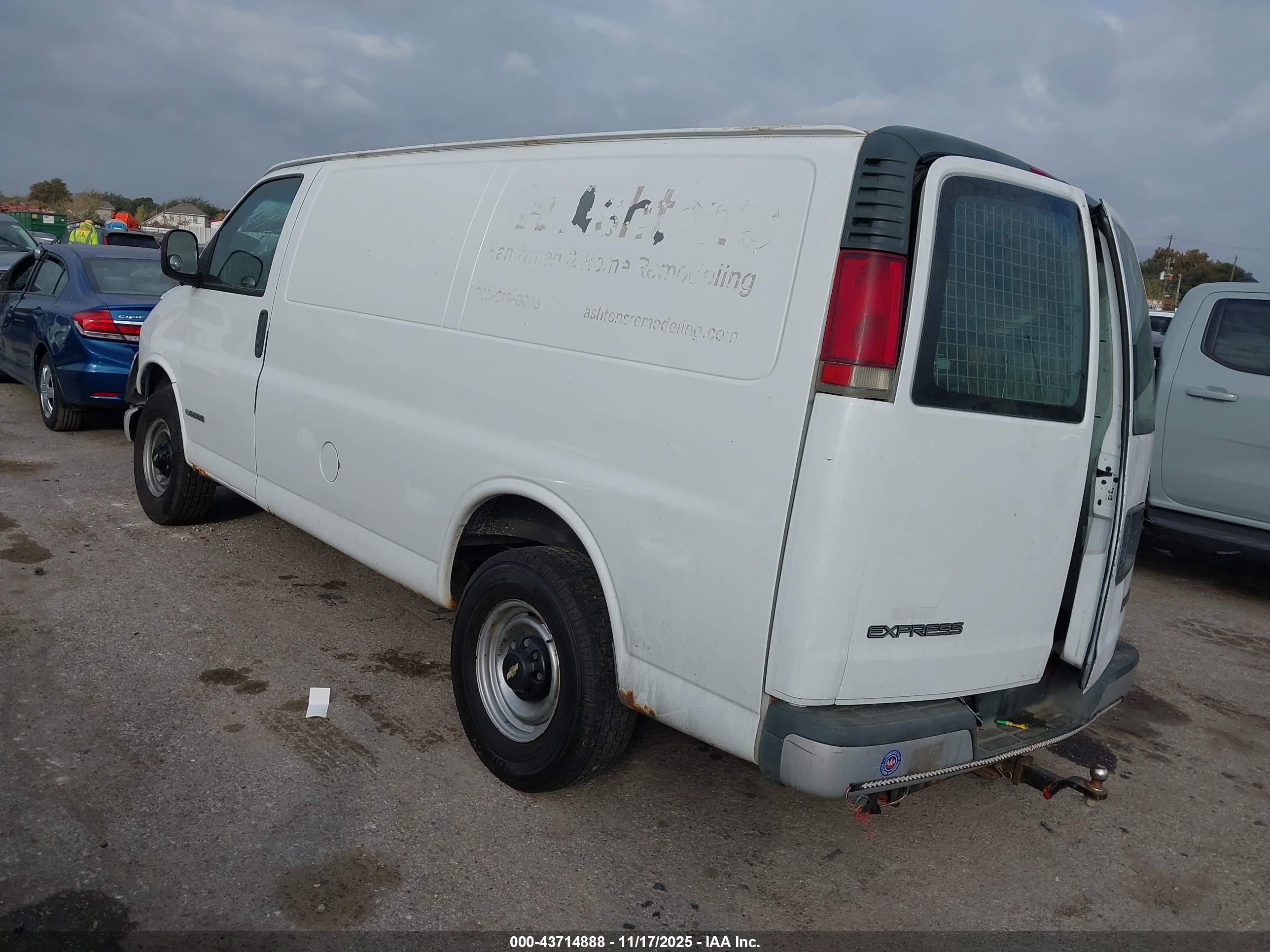 CHEVROLET EXPRESS image 3