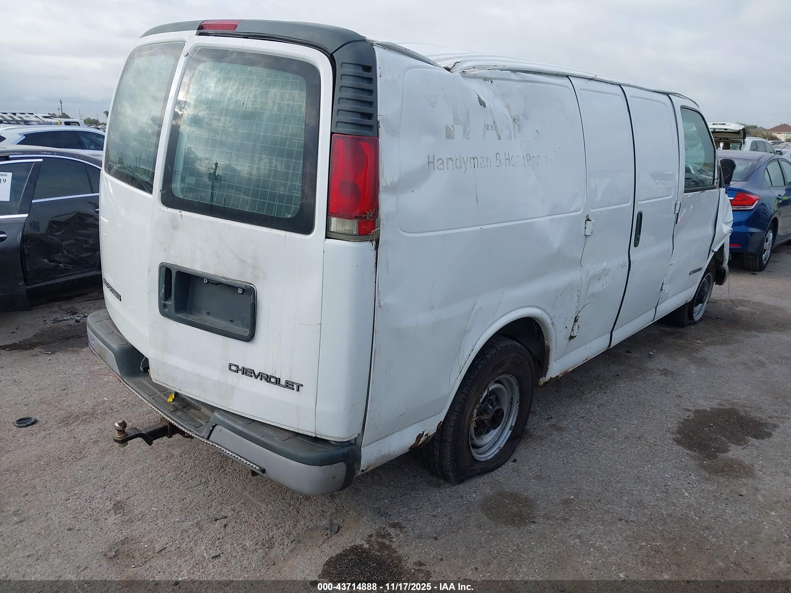 CHEVROLET EXPRESS image 4