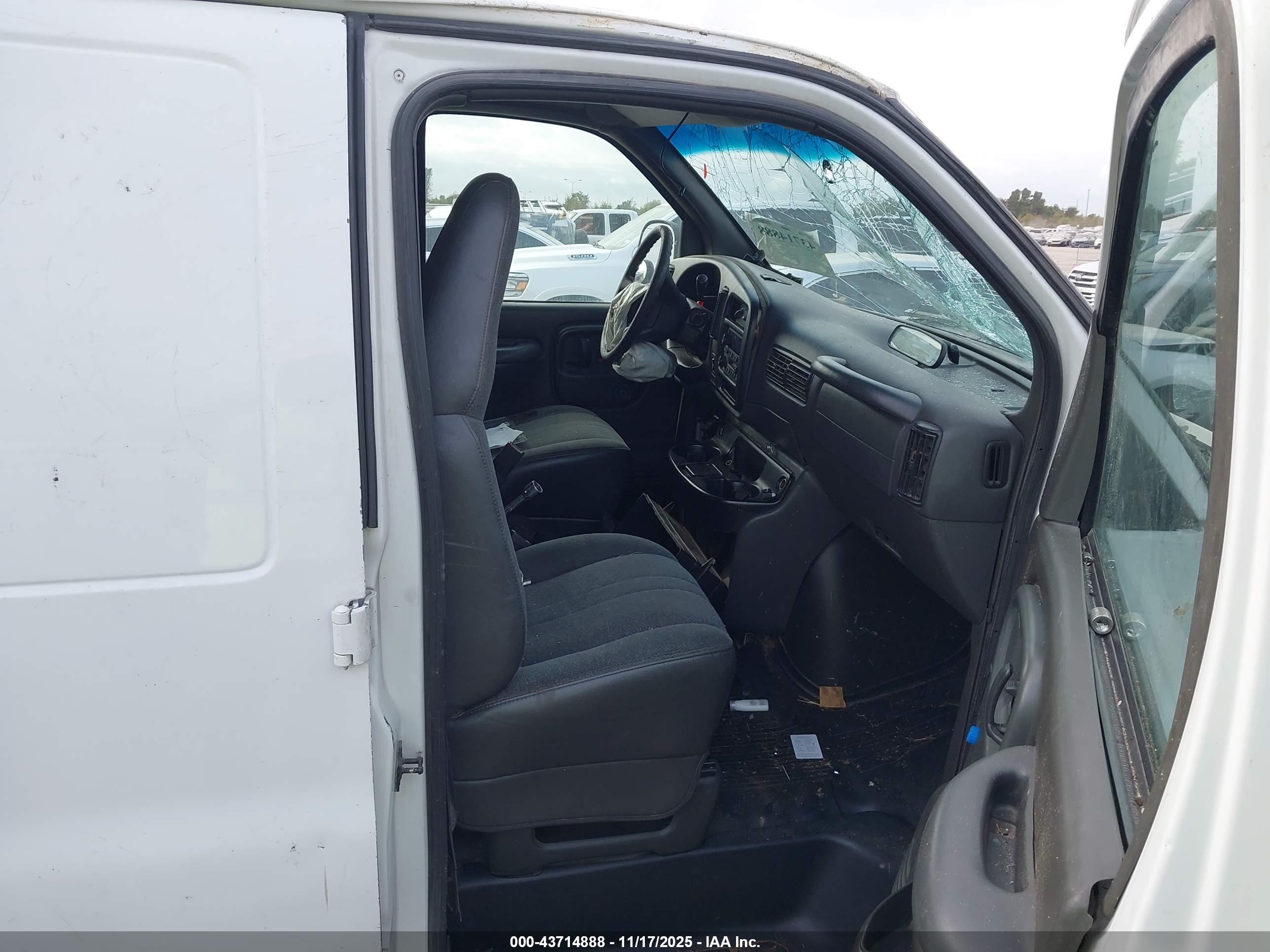 CHEVROLET EXPRESS image 5