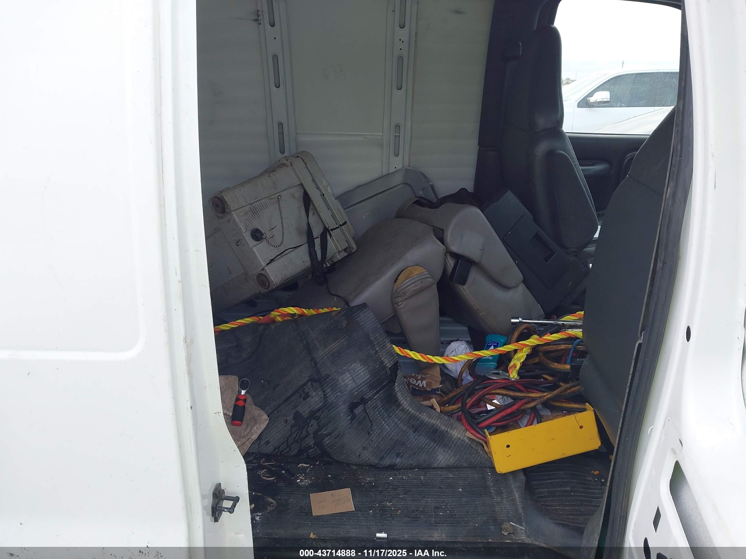 CHEVROLET EXPRESS image 8