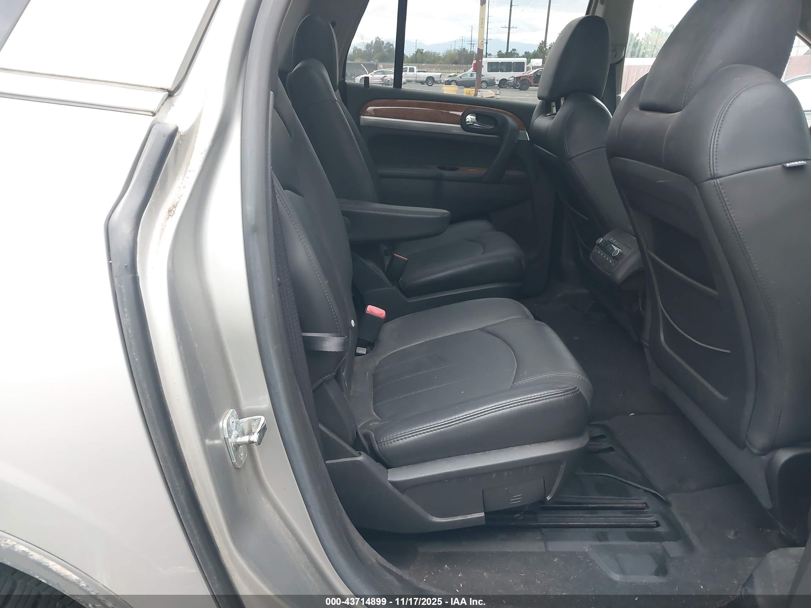BUICK ENCLAVE image 8