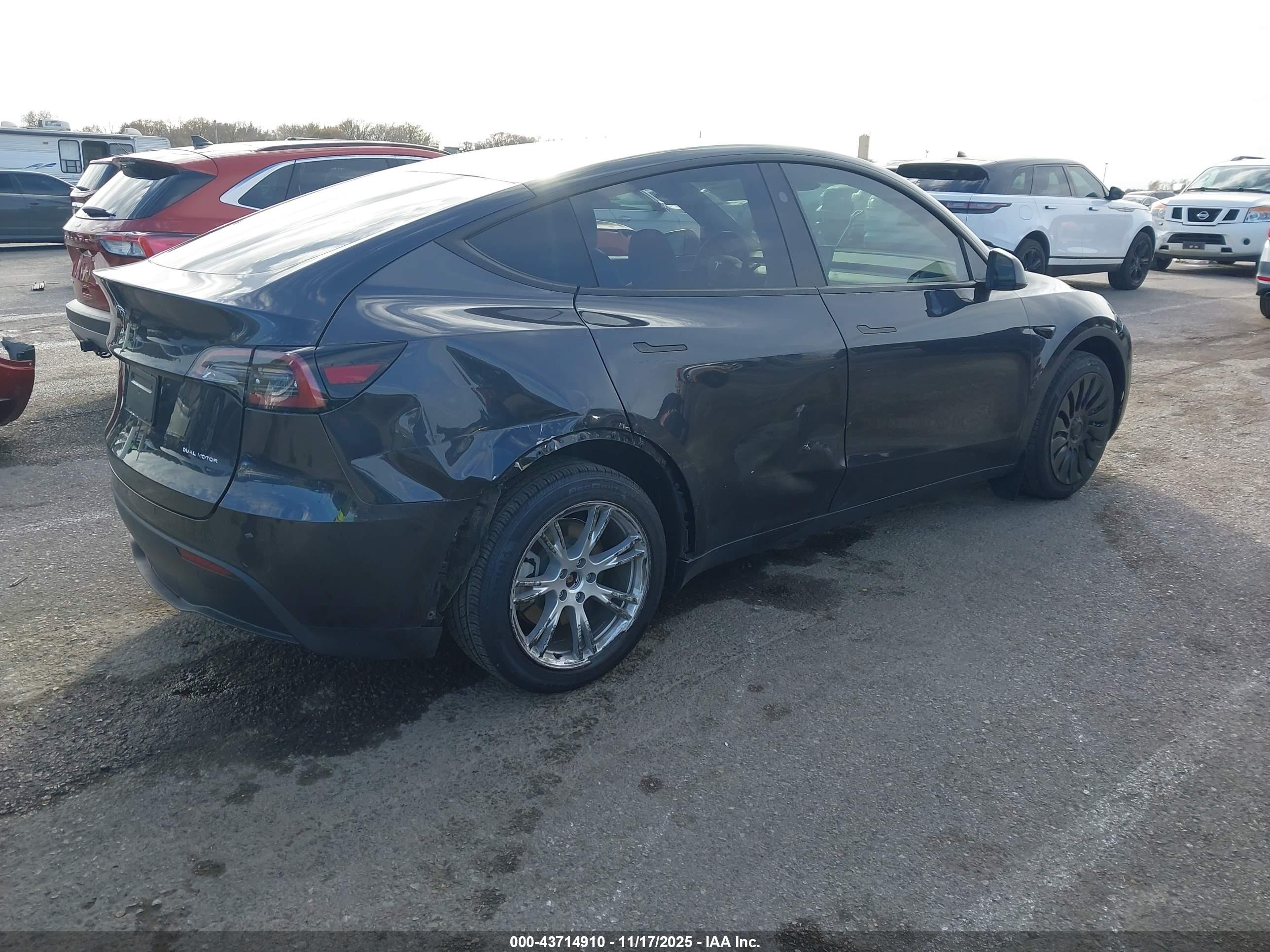 TESLA MODEL image 4