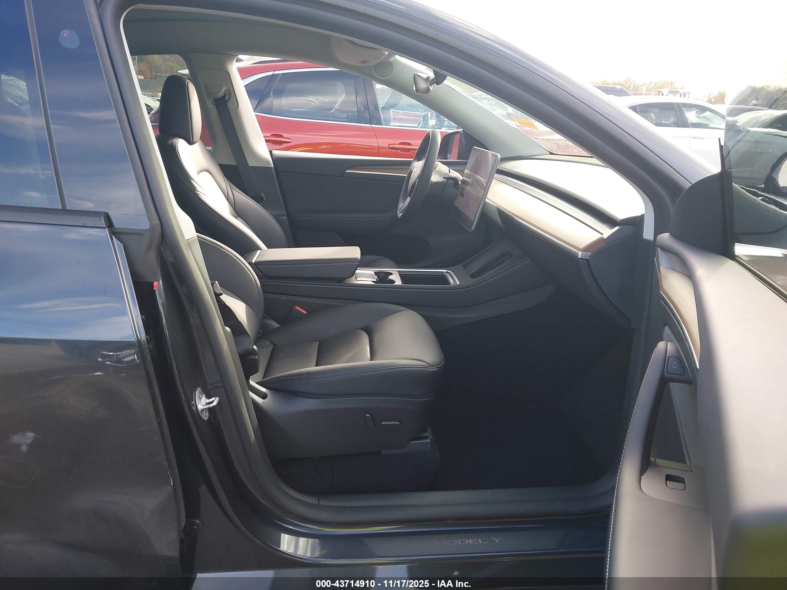 TESLA MODEL image 5