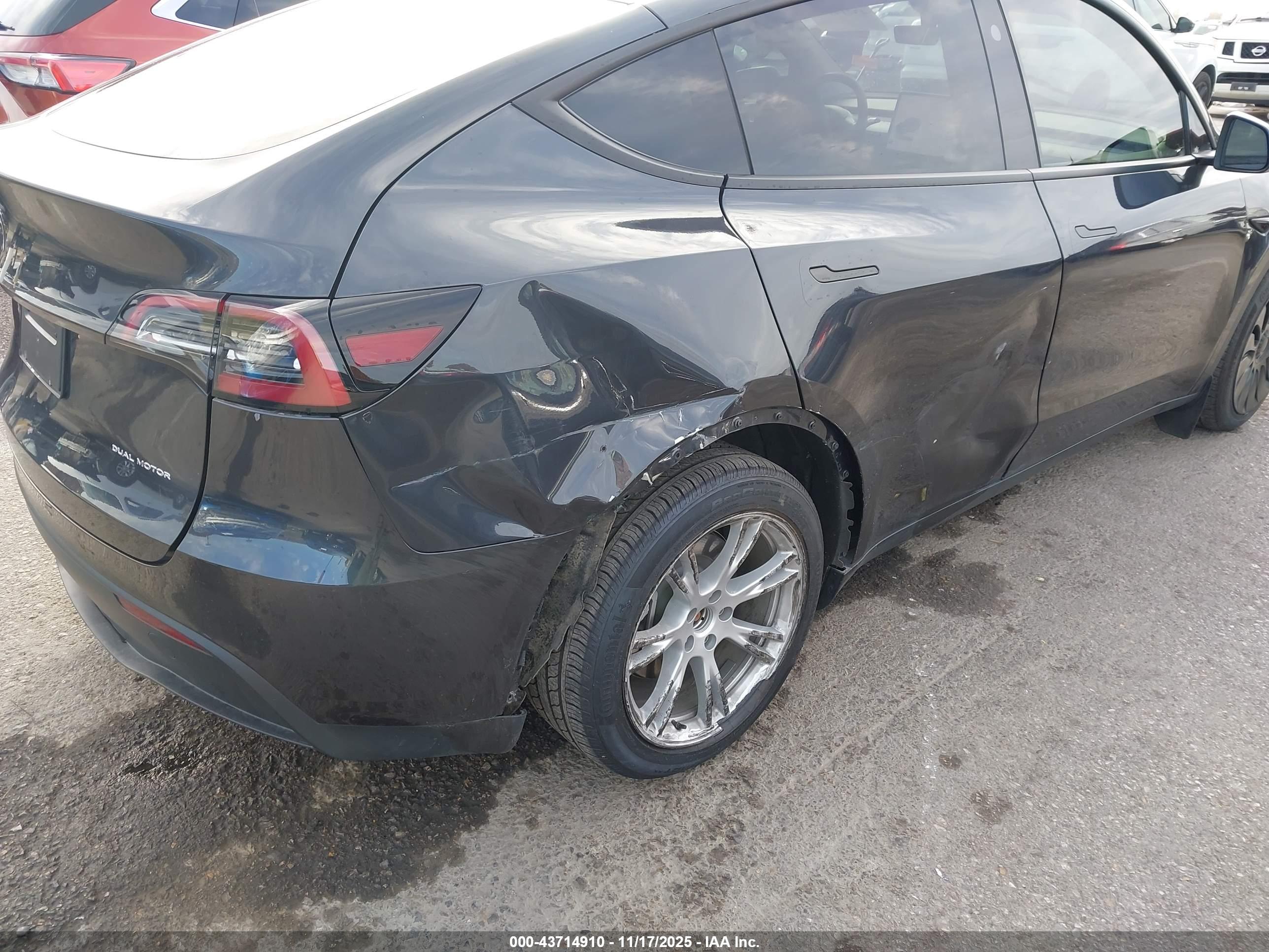 TESLA MODEL image 6